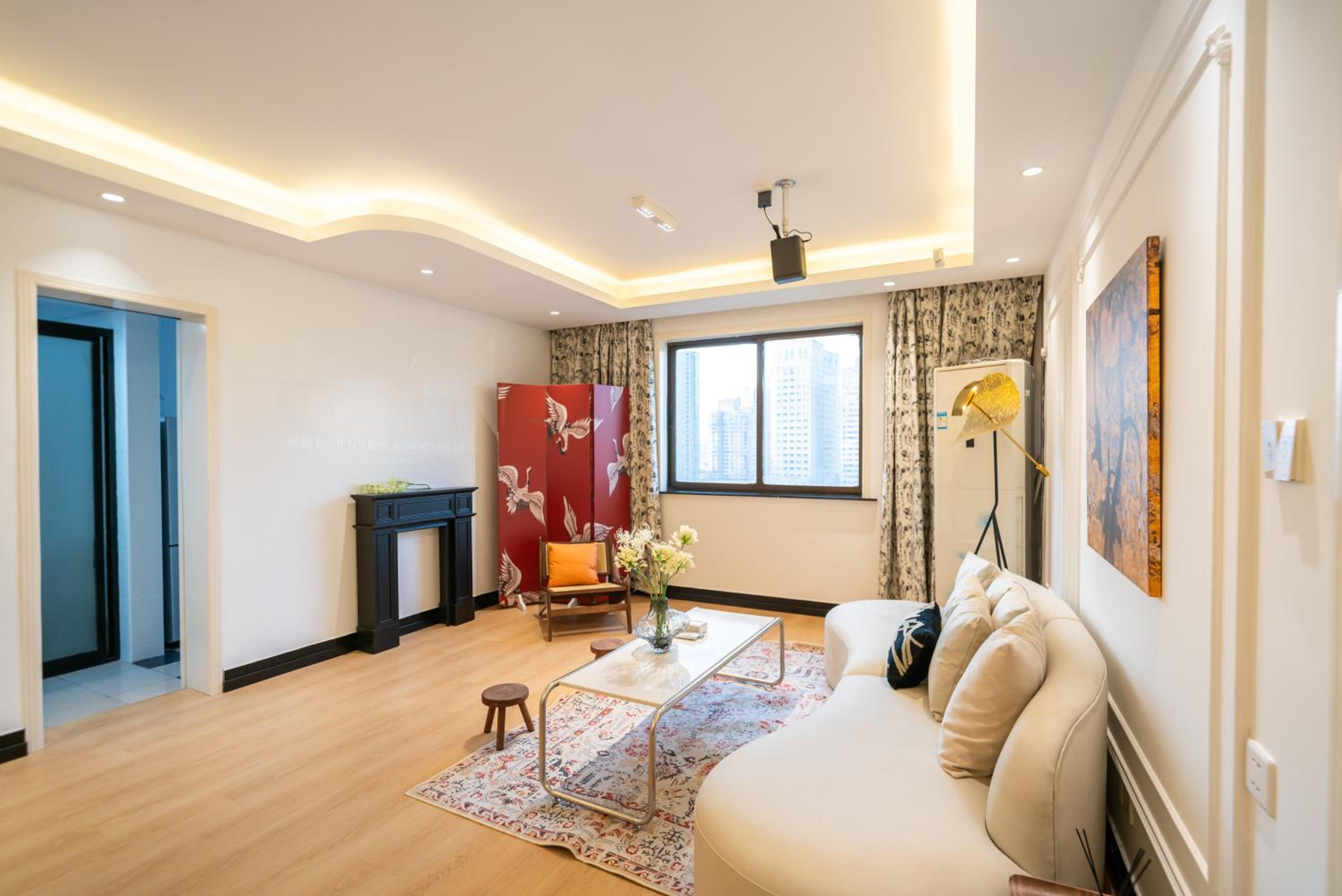 Yi Du Home with City View - Family Suite 500m to Nanjing West Rd Near People's Square -Credit Cards Accepted
