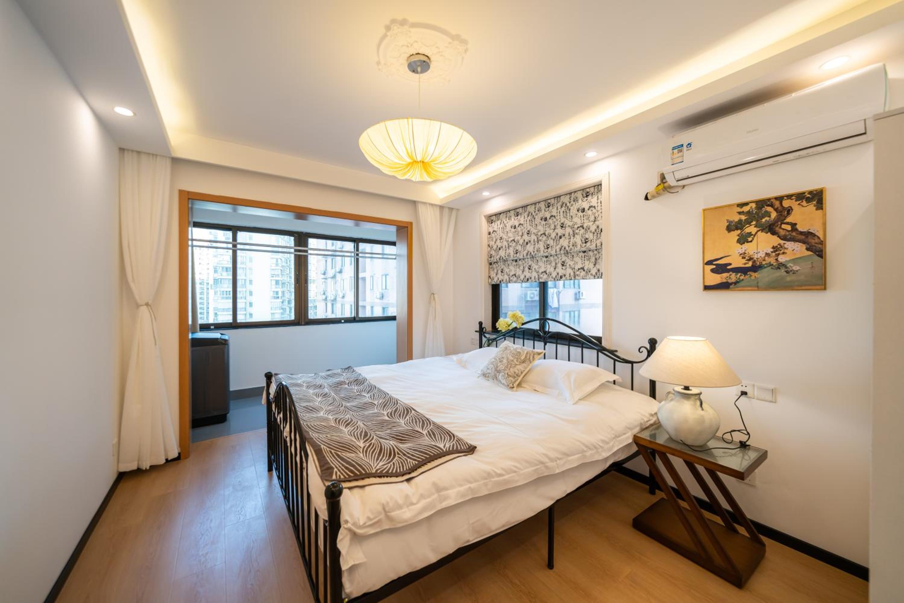 Yi Du Home with City View - Family Suite 500m to Nanjing West Rd Near People's Square -Credit Cards Accepted