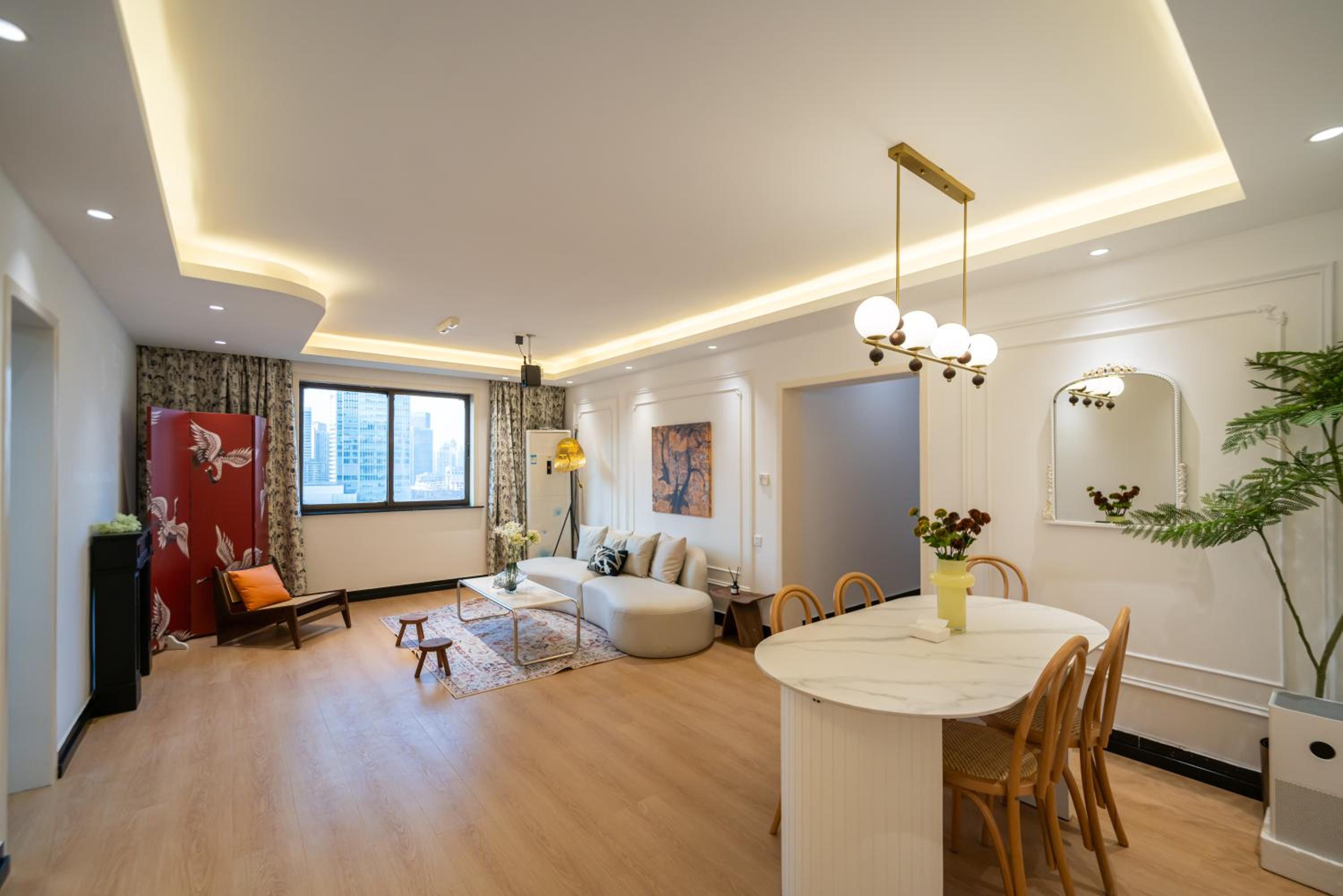 Yi Du Home with City View - Family Suite 500m to Nanjing West Rd Near People's Square -Credit Cards Accepted