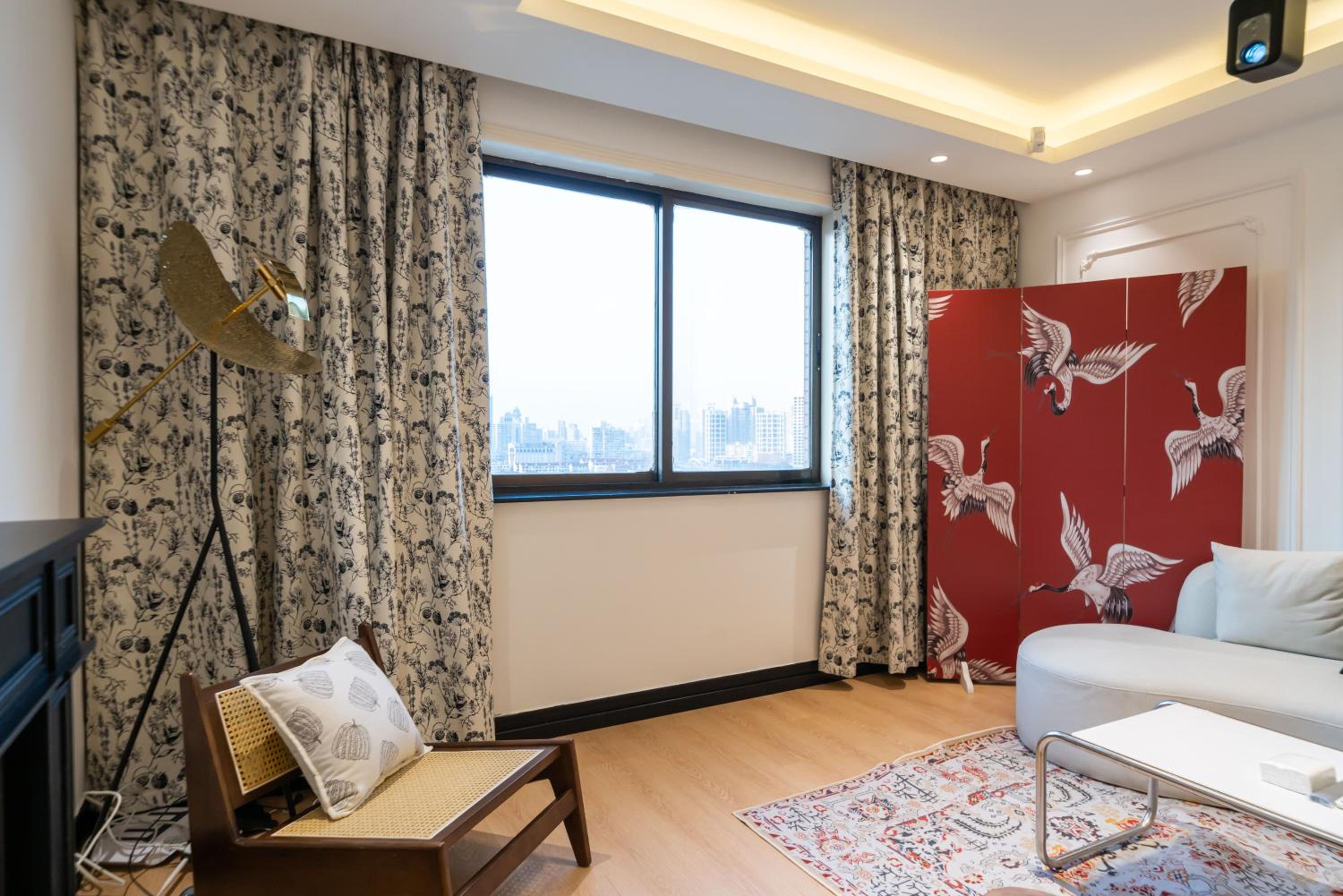 Yi Du Home with City View - Family Suite 500m to Nanjing West Rd Near People's Square -Credit Cards Accepted