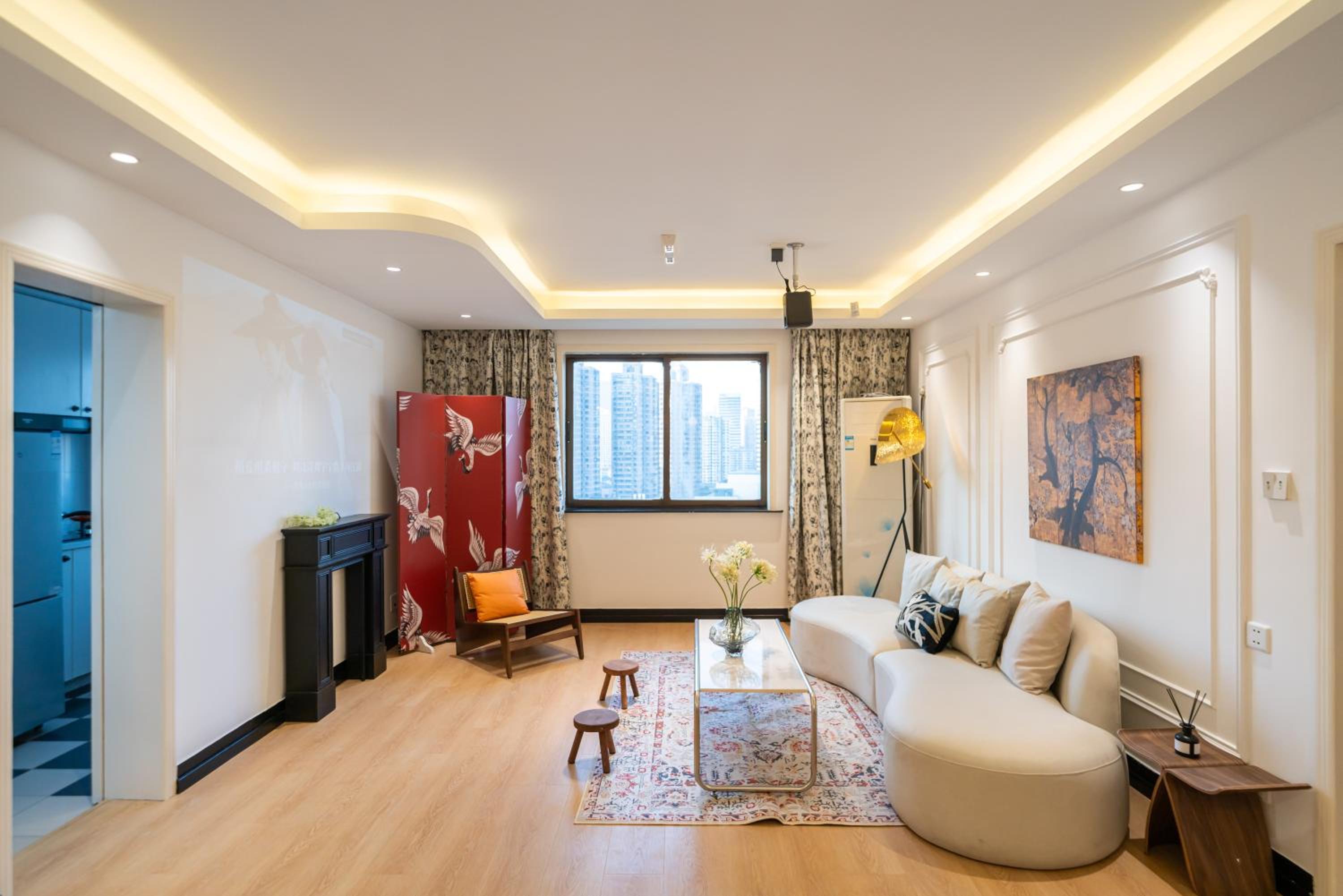 Yi Du Home with City View - Family Suite 500m to Nanjing West Rd Near People's Square -Credit Cards Accepted