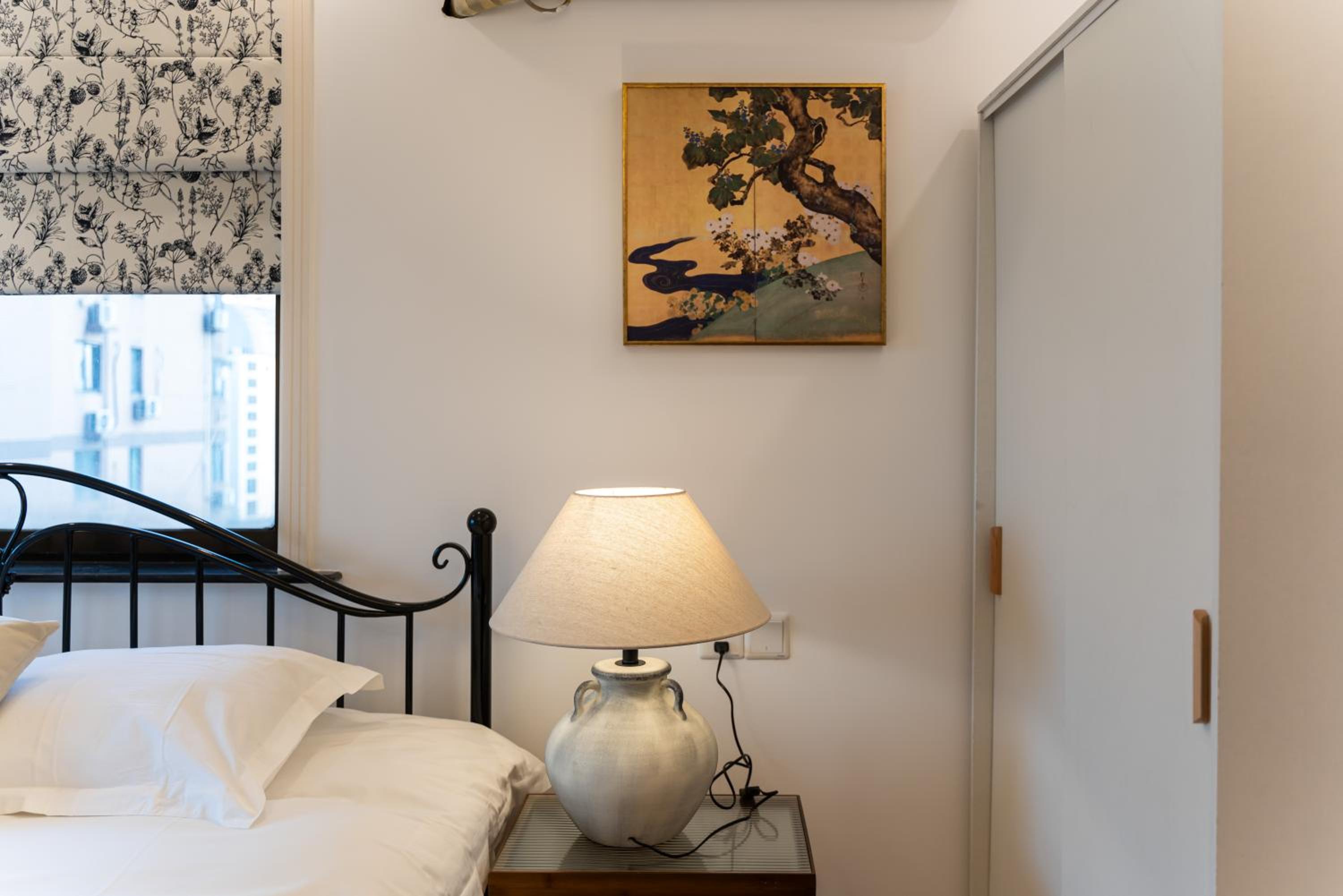 Yi Du Home with City View - Family Suite 500m to Nanjing West Rd Near People's Square -Credit Cards Accepted