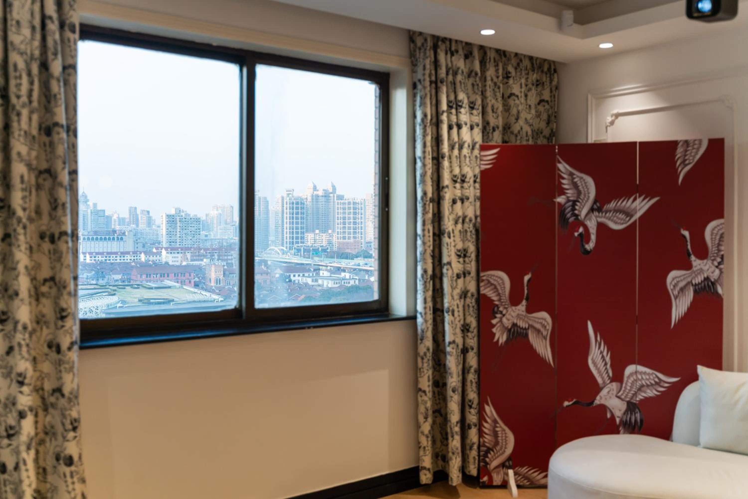 Yi Du Home with City View - Family Suite 500m to Nanjing West Rd Near People's Square -Credit Cards Accepted