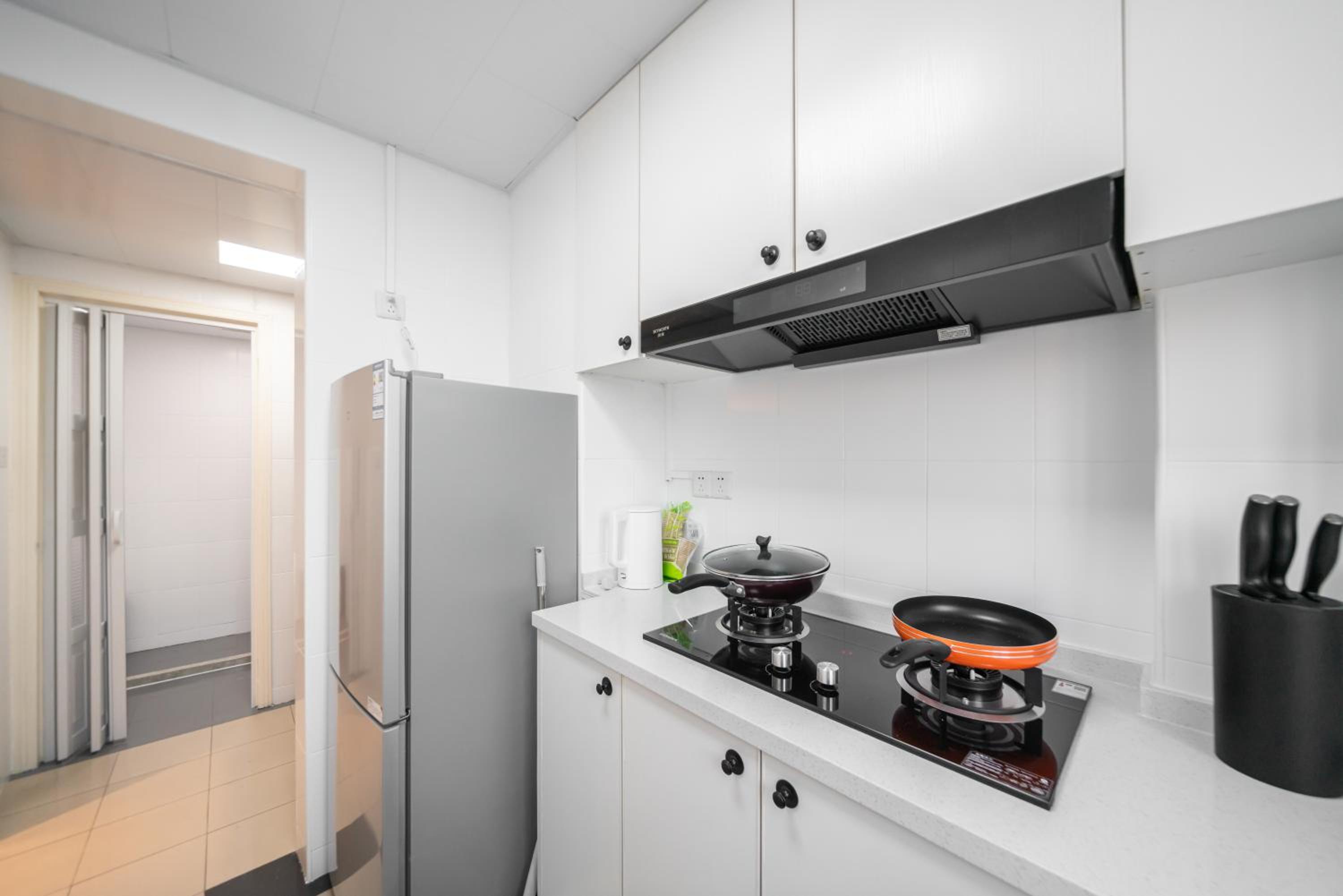 Yi Du Home with City View - Family Suite 500m to Nanjing West Rd Near People's Square -Credit Cards Accepted