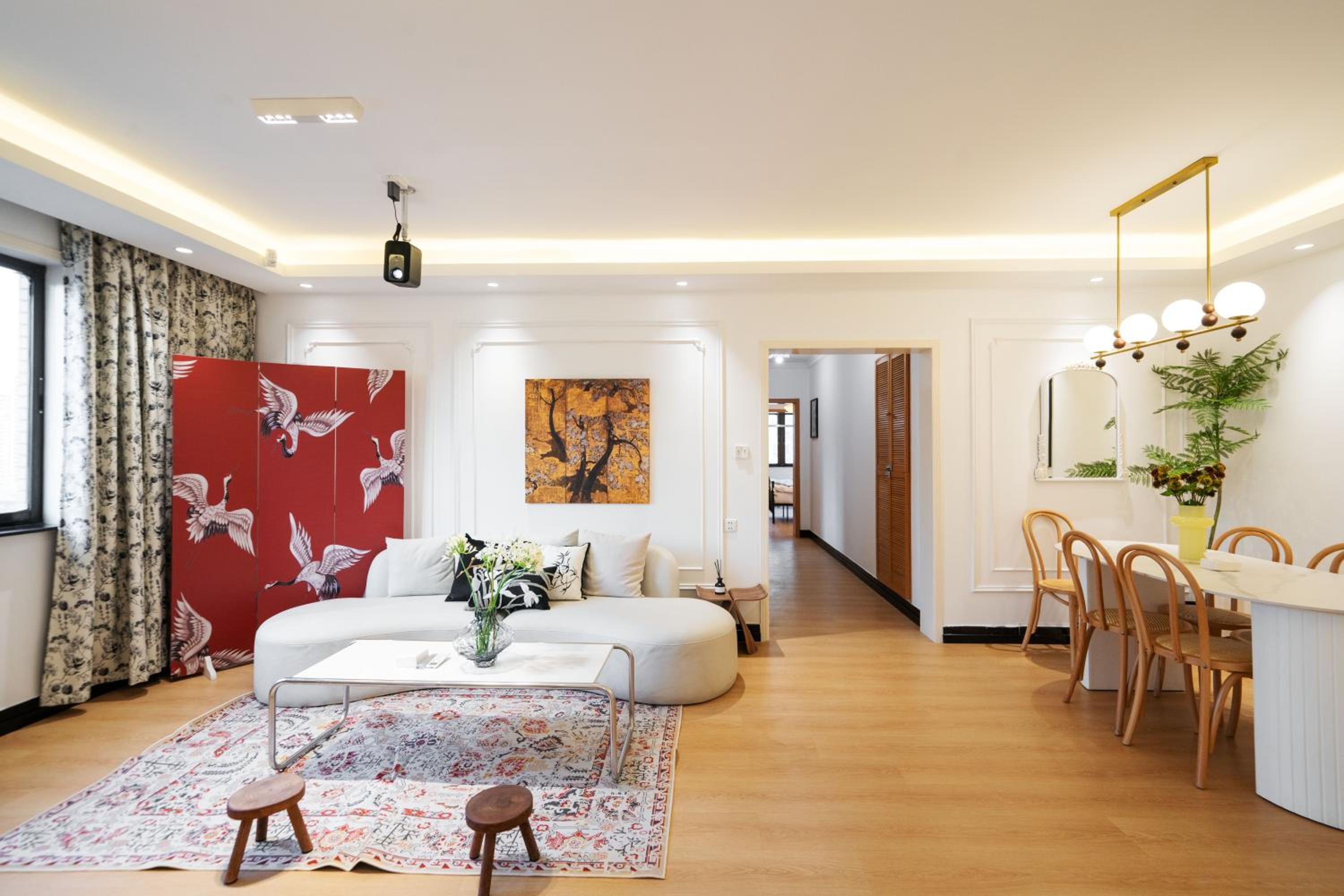Yi Du Home with City View - Family Suite 500m to Nanjing West Rd Near People's Square -Credit Cards Accepted