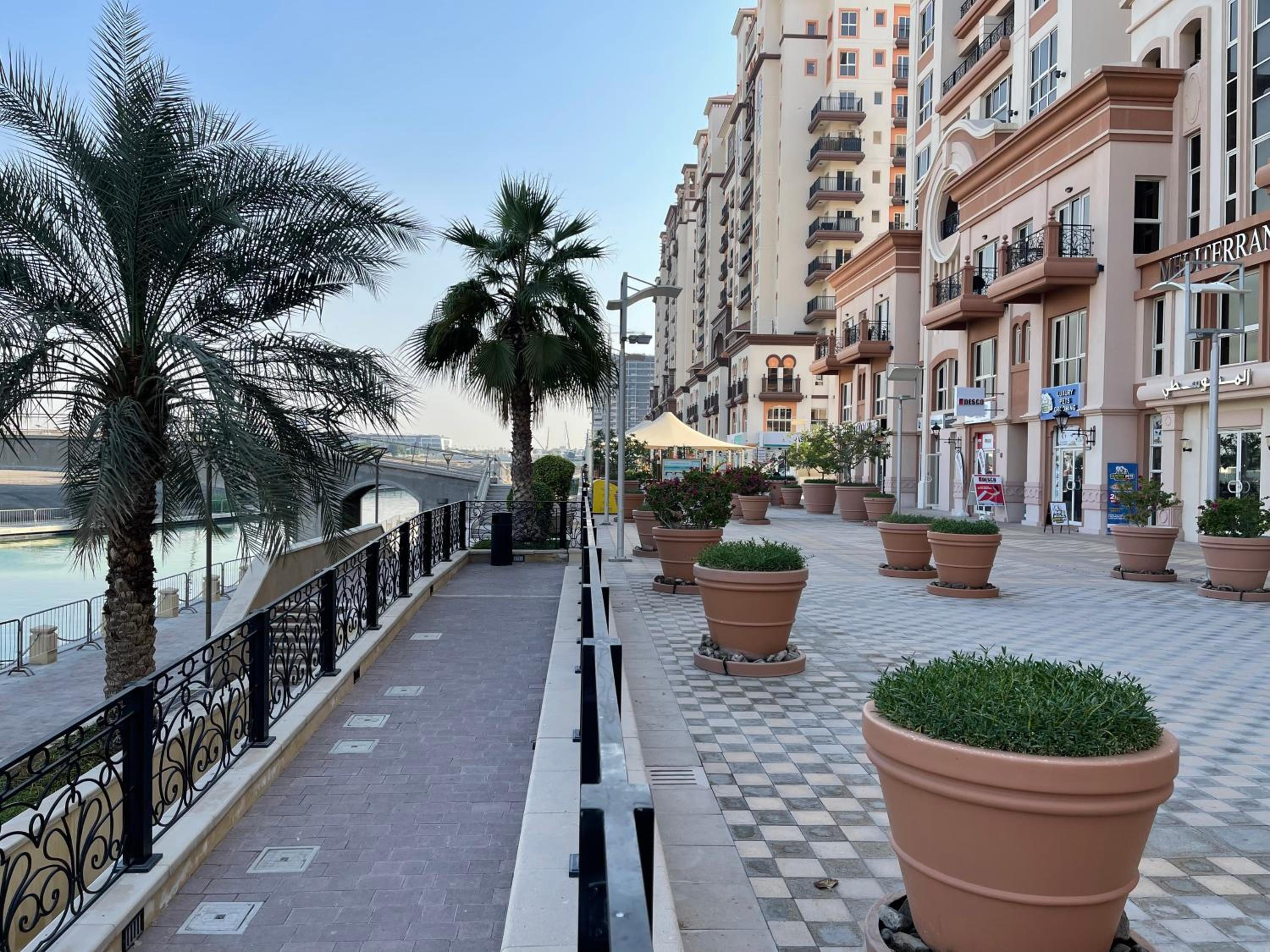 Big studio, Dubai SportCity, parking included