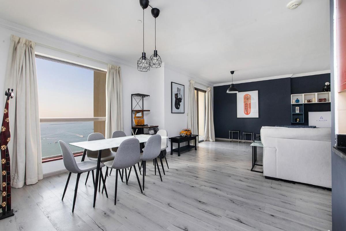 Dubai Marina 1BR with amazing sea view at Murjan 2