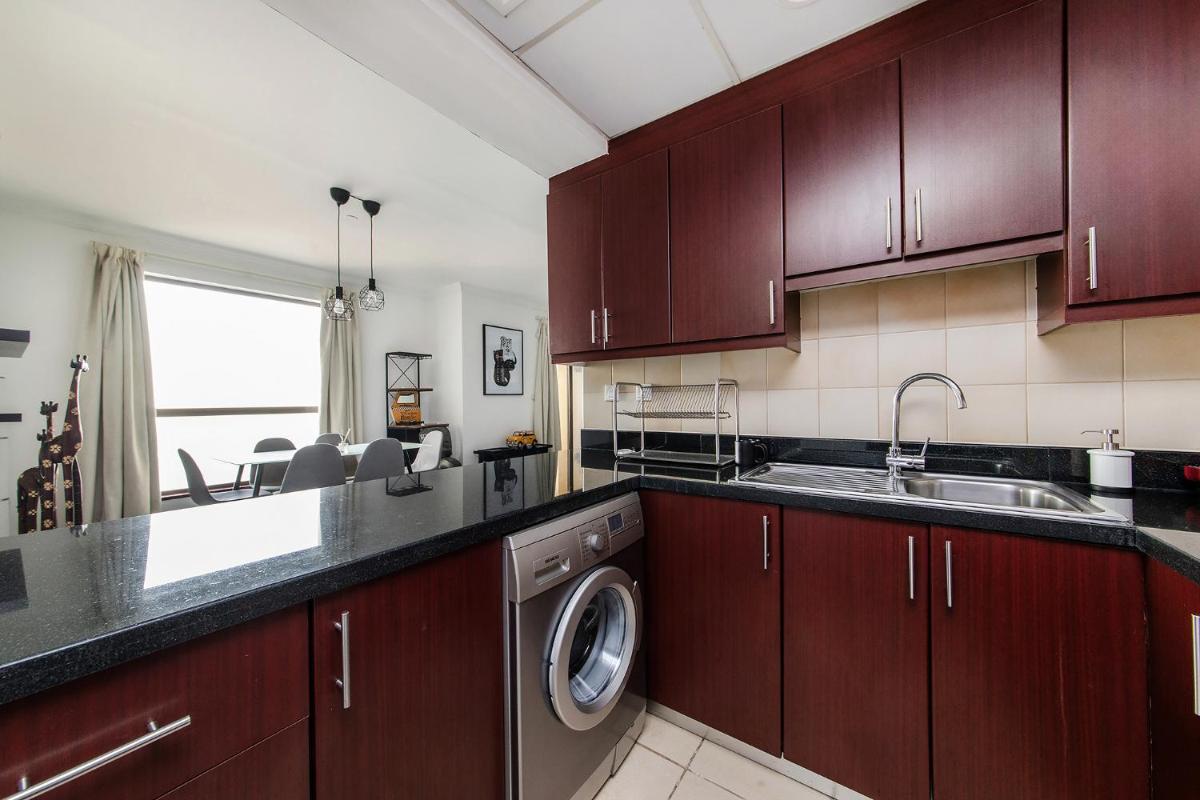 Dubai Marina 1BR with amazing sea view at Murjan 2