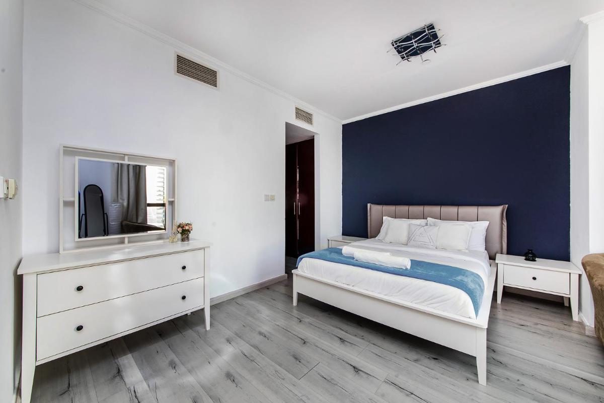 Dubai Marina 1BR with amazing sea view at Murjan 2