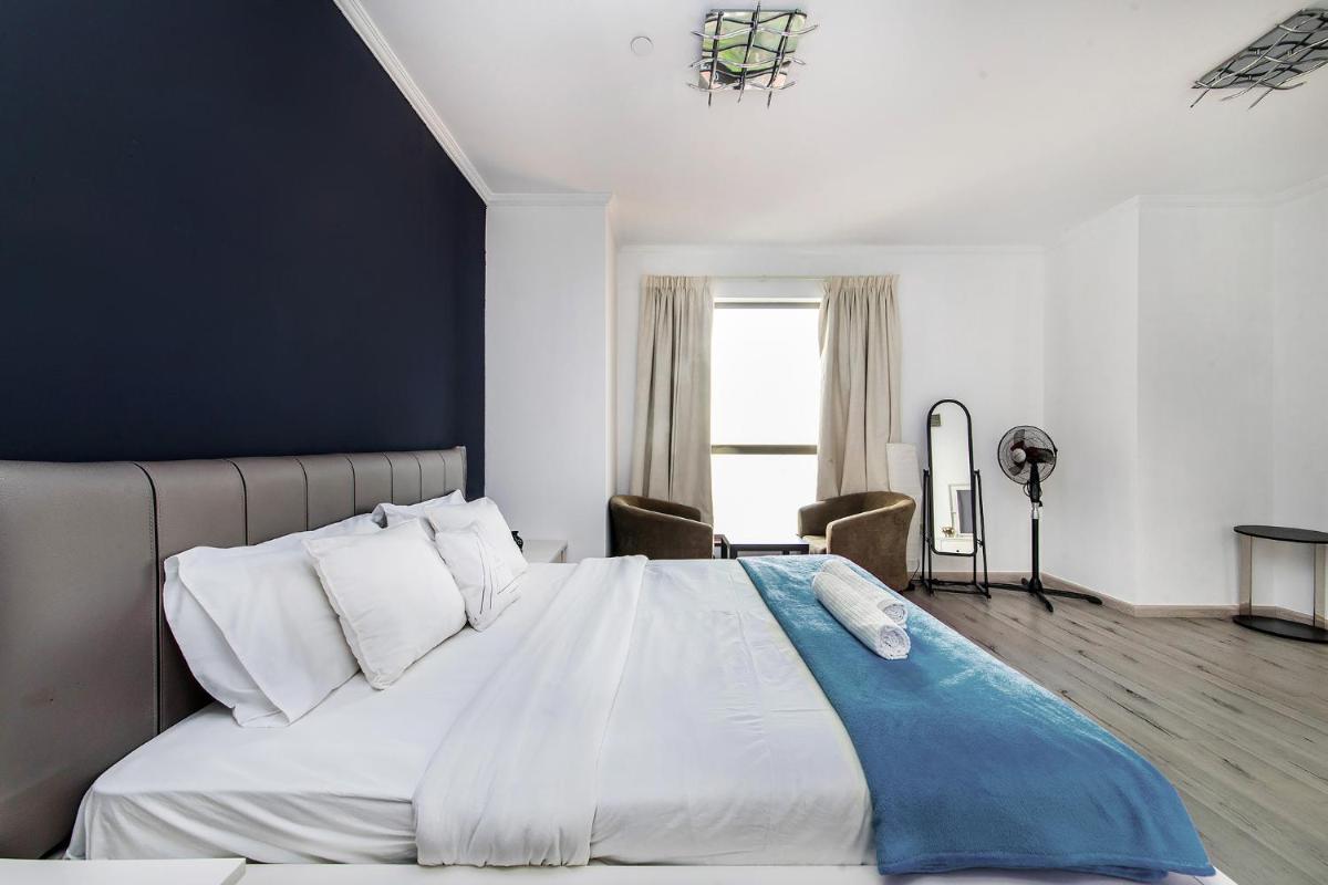 Dubai Marina 1BR with amazing sea view at Murjan 2