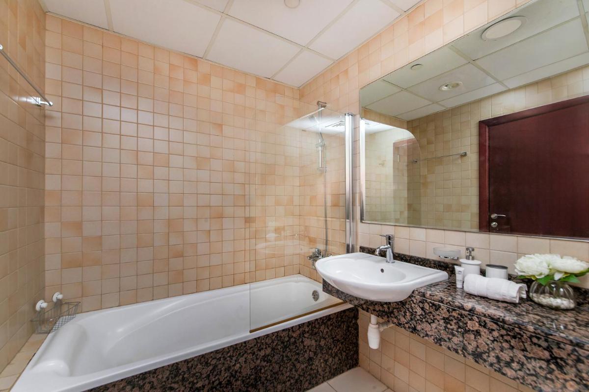 Dubai Marina 1BR with amazing sea view at Murjan 2