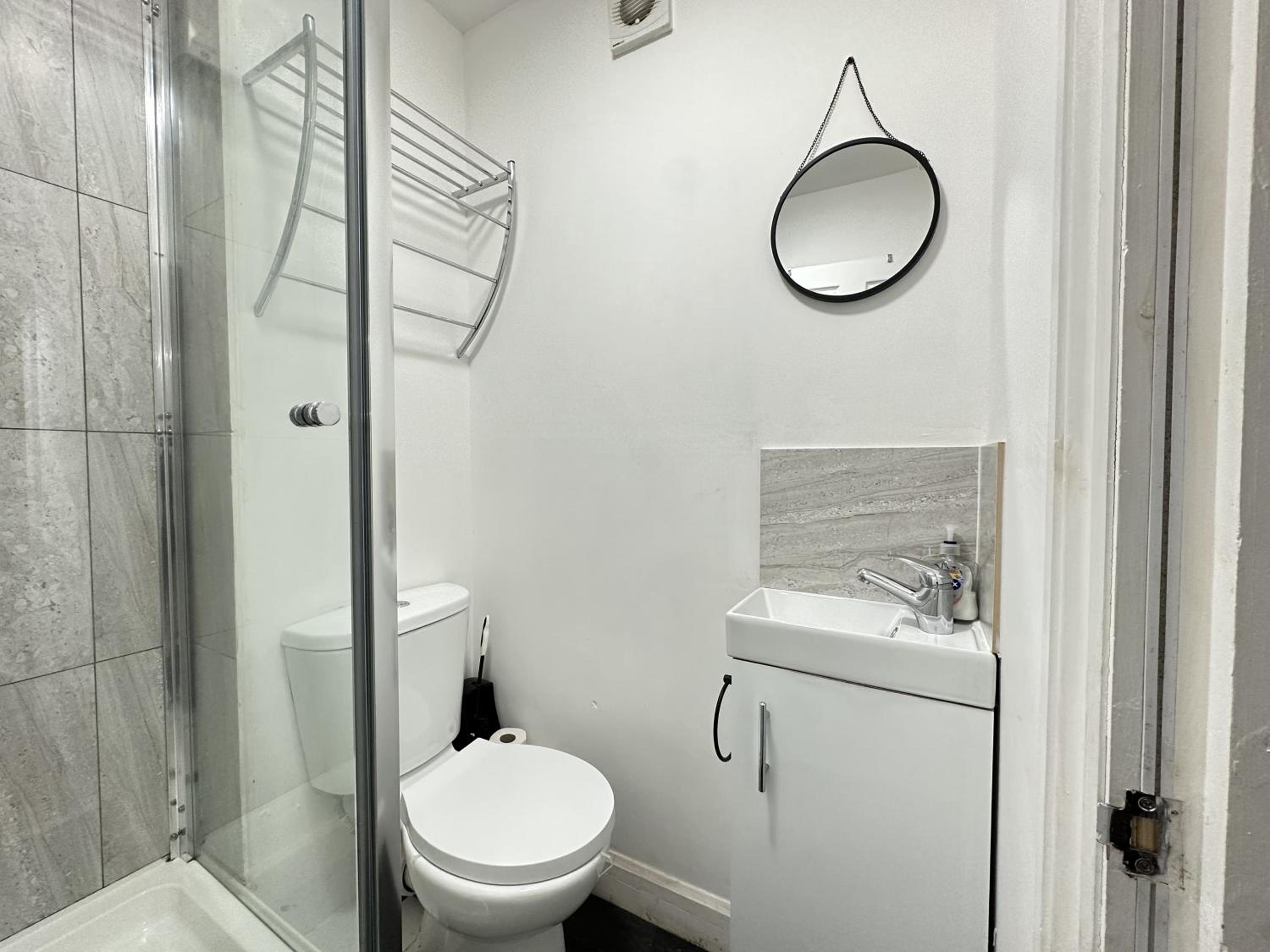Cosy Studio Escape in Ilkeston with Netflix view 3