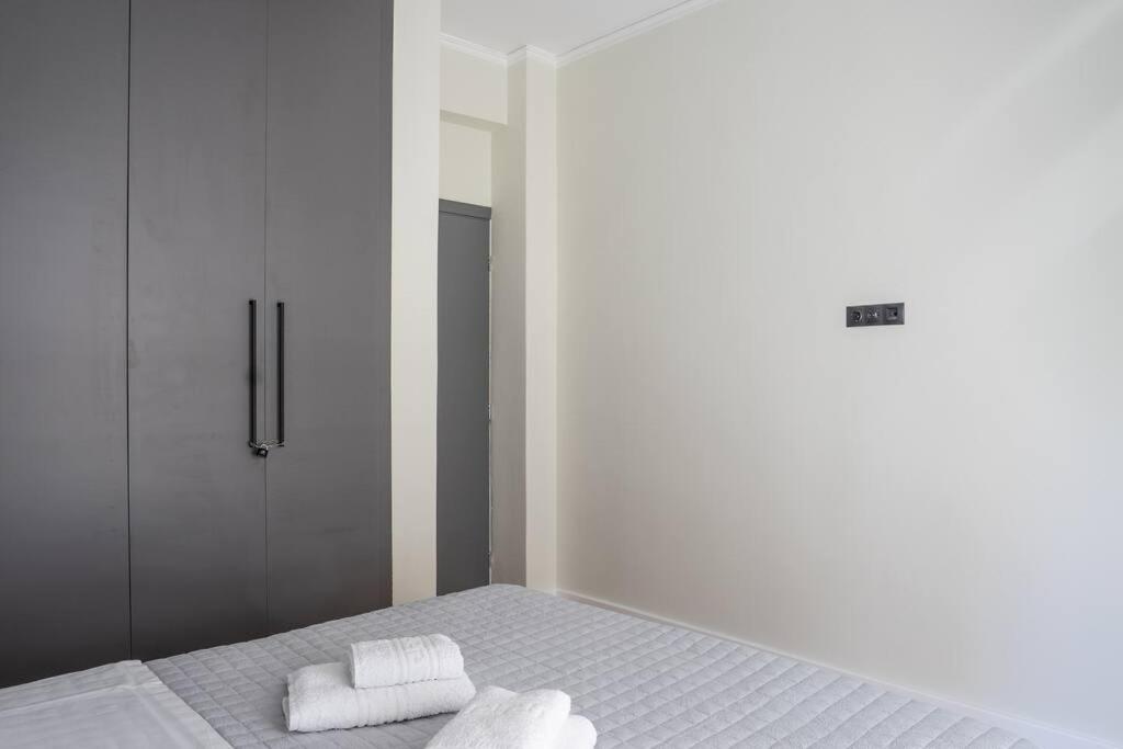 Contemporary Comfort in Athens photo 3