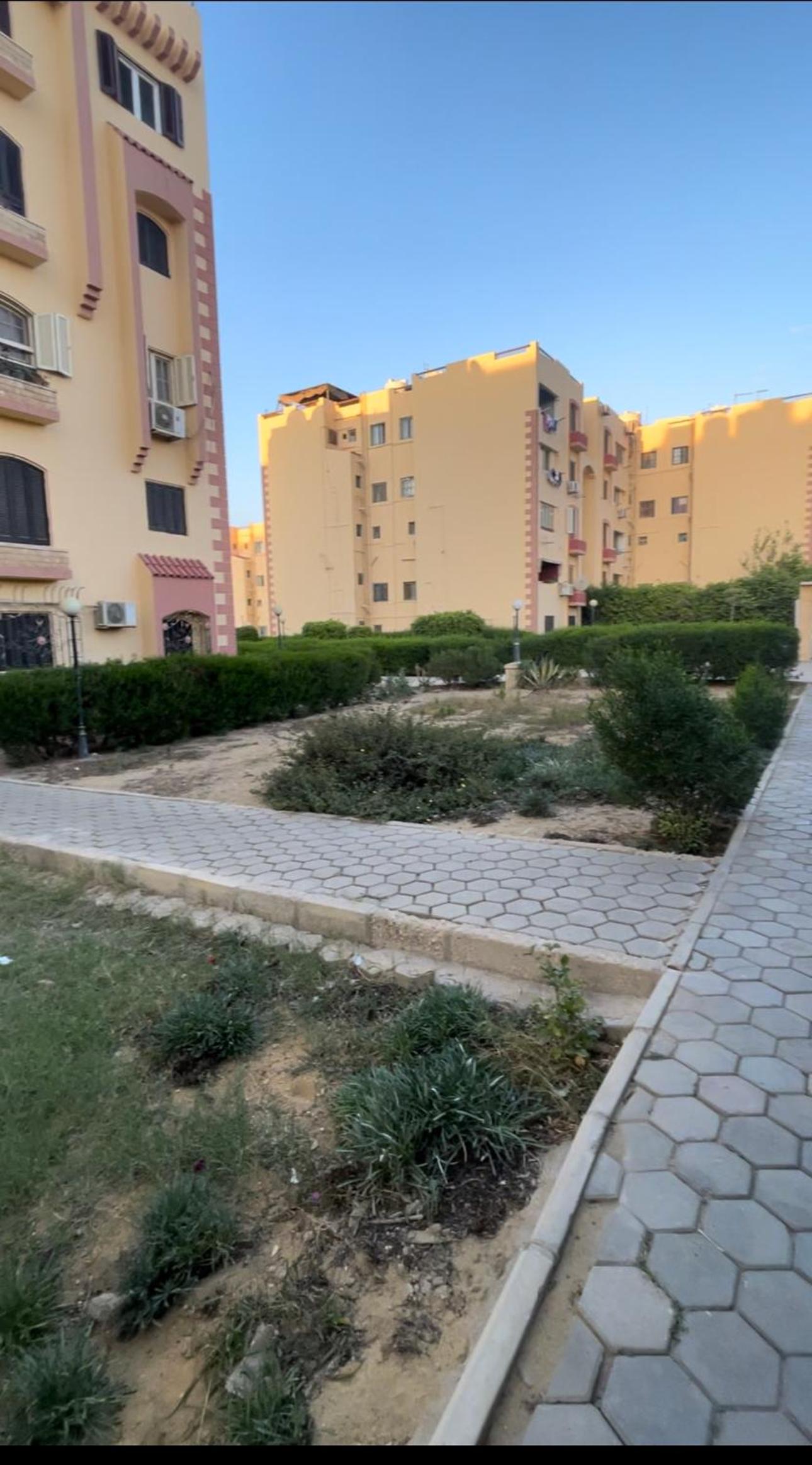 New cairo, Compund Enpii