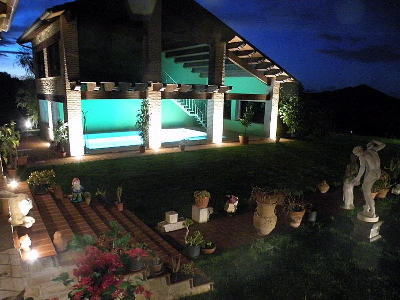 TENUTA CERRETINO PISCINA TENNIS BILlARDO