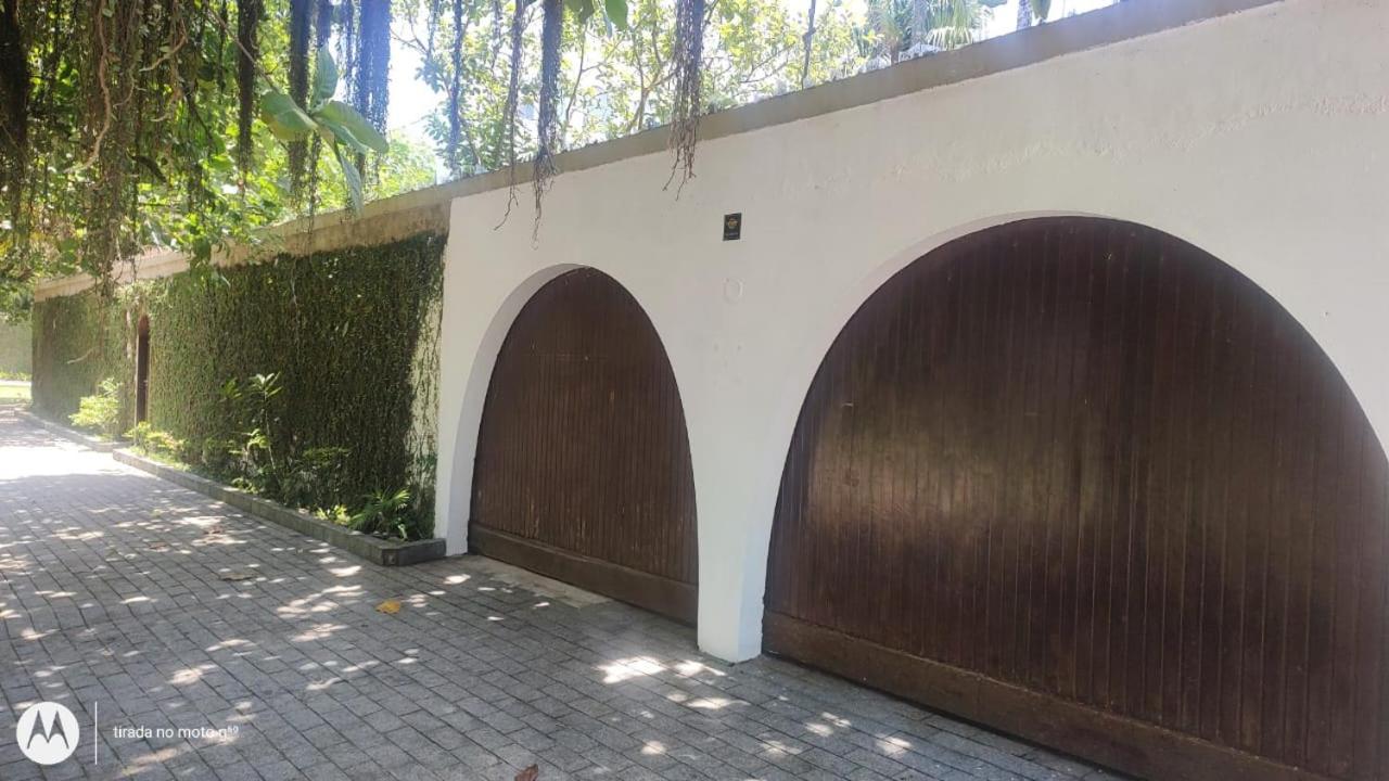 Casa aconchegante,perto da praia,com piscina,muito jardim,e pet friendly