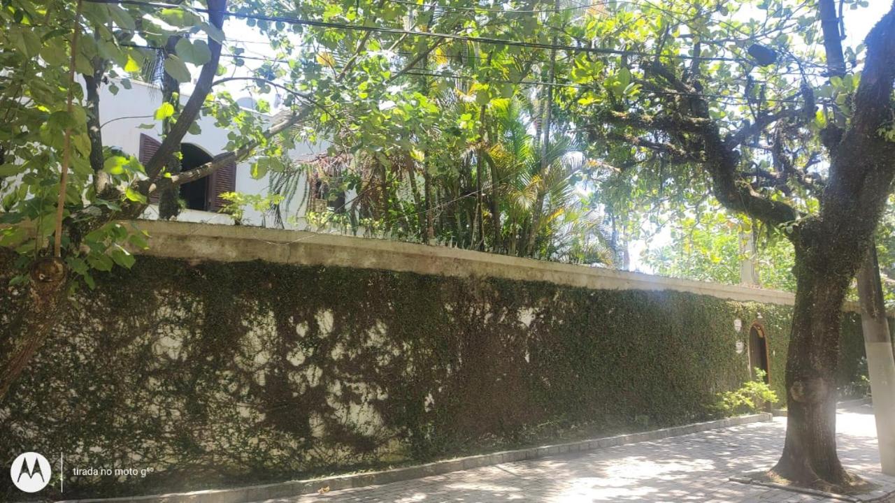 Casa aconchegante,perto da praia,com piscina,muito jardim,e pet friendly