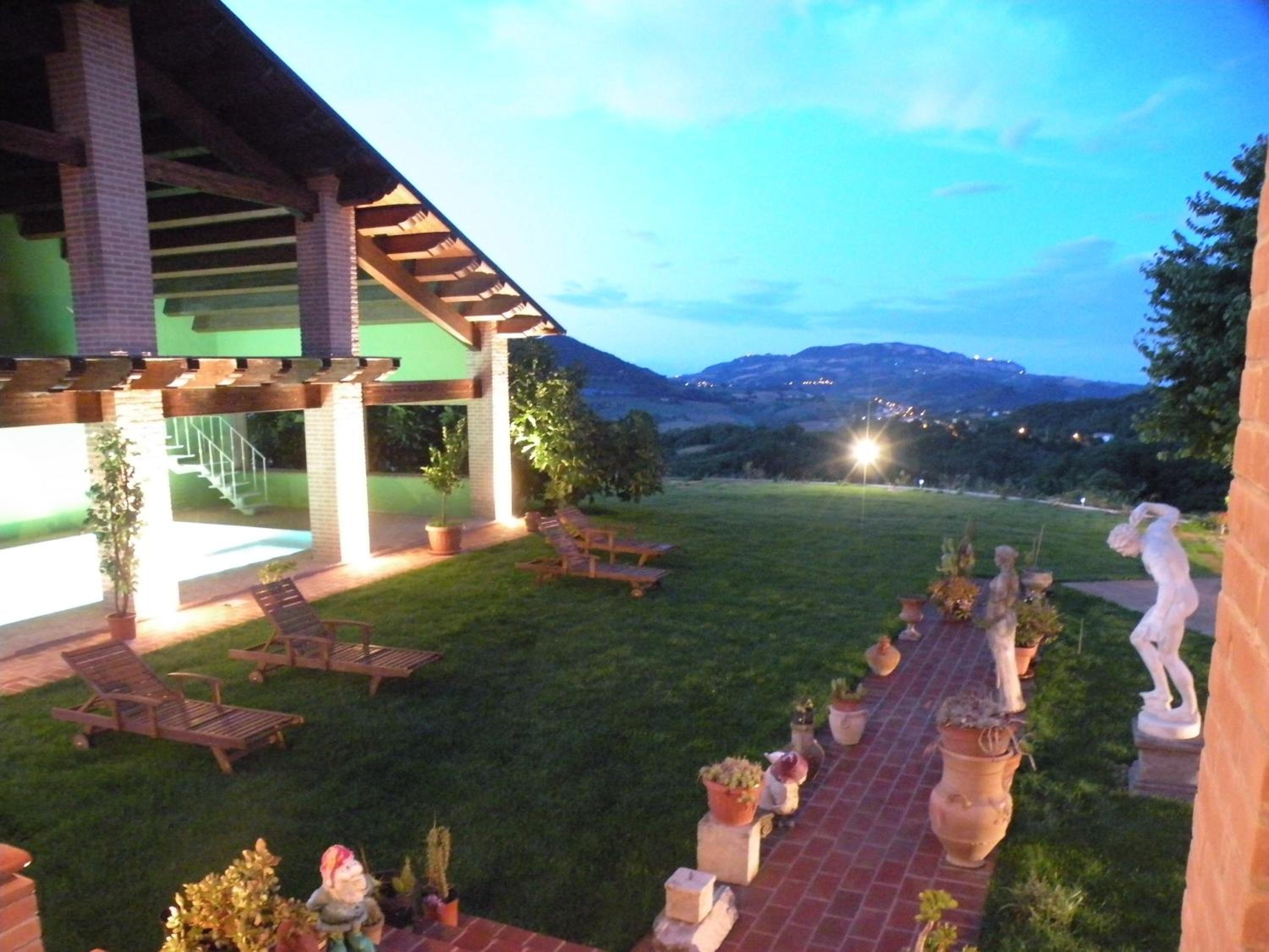 TENUTA CERRETINO PISCINA TENNIS BILlARDO