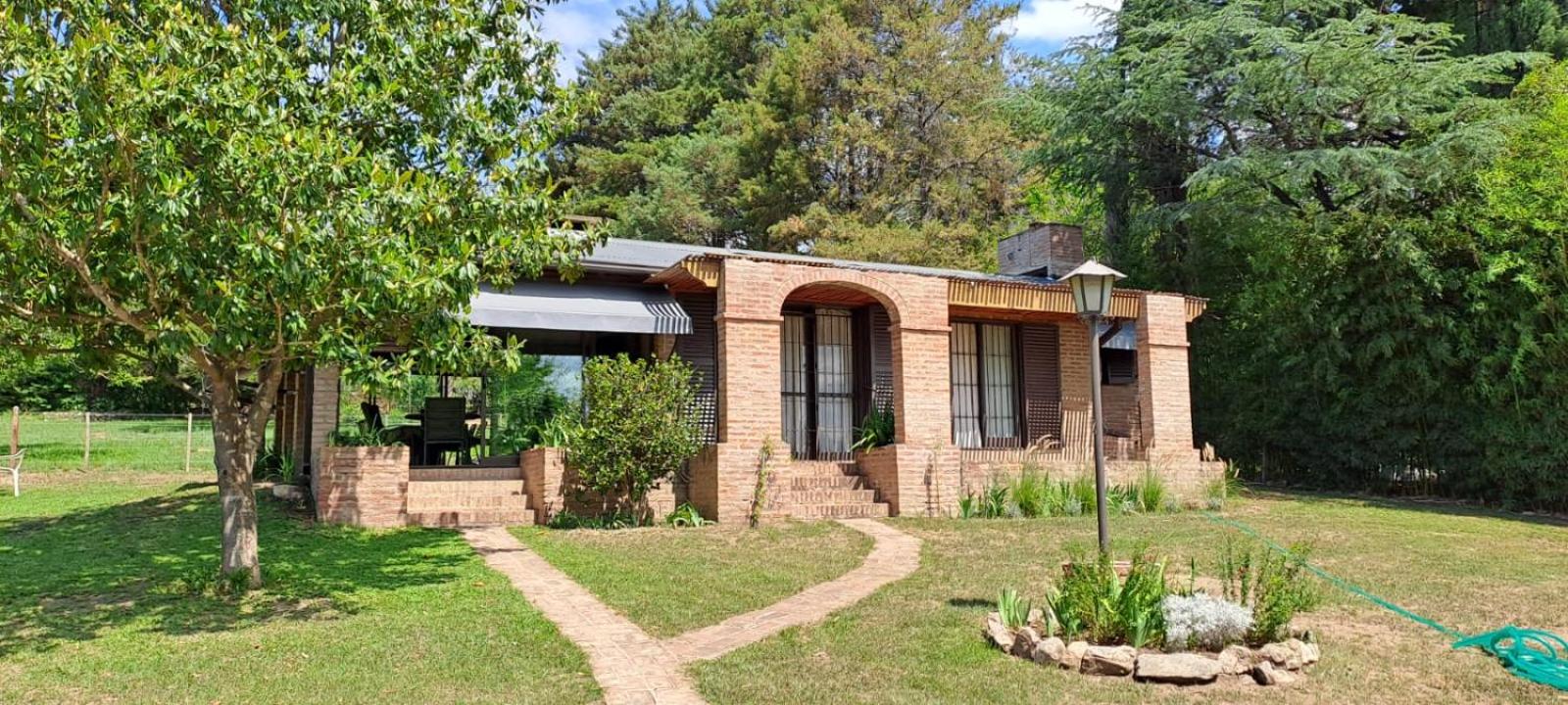 La Calma, casa frente al río, gran parque y pileta