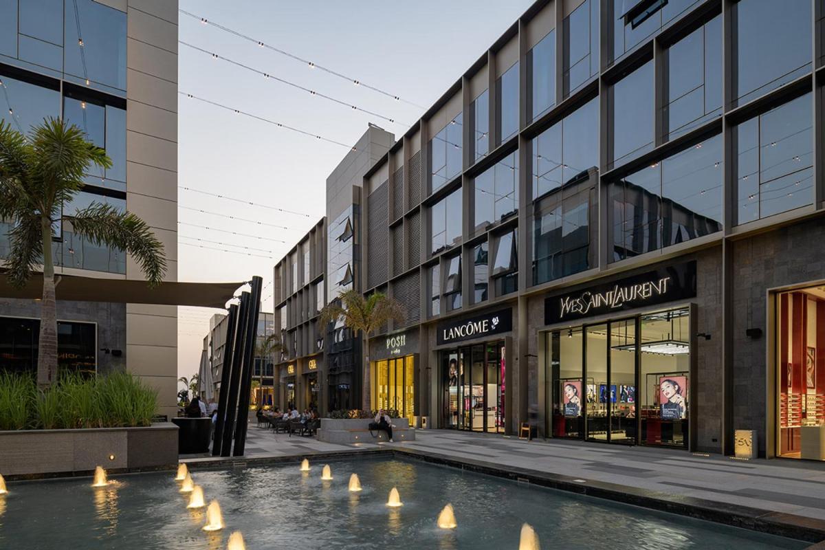 Hotel The Seven Six near Waterway 5A Mall by ELEGANT - Image 1