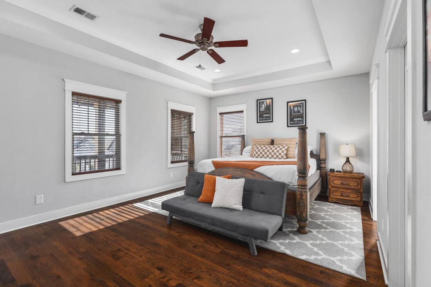 Walk to Broadway & Germantown Large House with Patio view 3