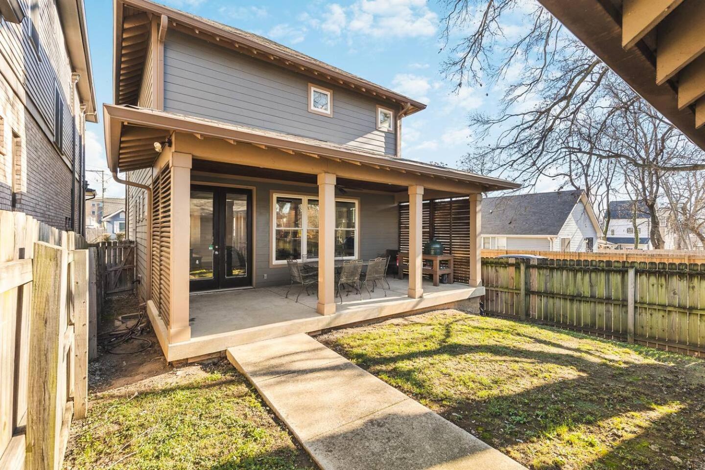 Walk to Broadway & Germantown Large House with Patio view 2