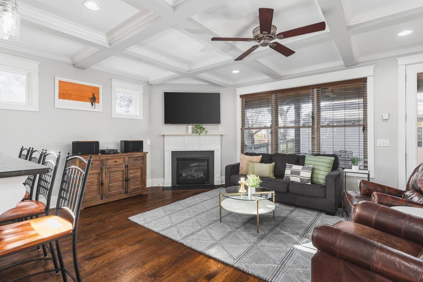 Walk to Broadway & Germantown Large House with Patio view 4