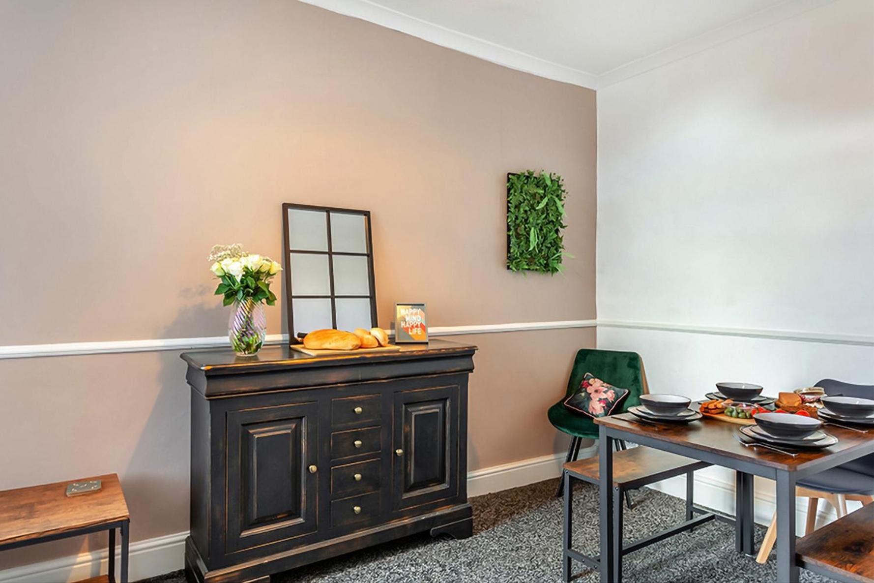 The Harrogate House - 4 Bed Townhouse view 2