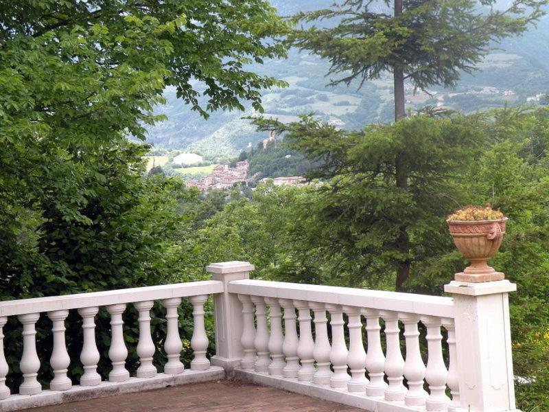 TENUTA CERRETINO PISCINA TENNIS BILlARDO