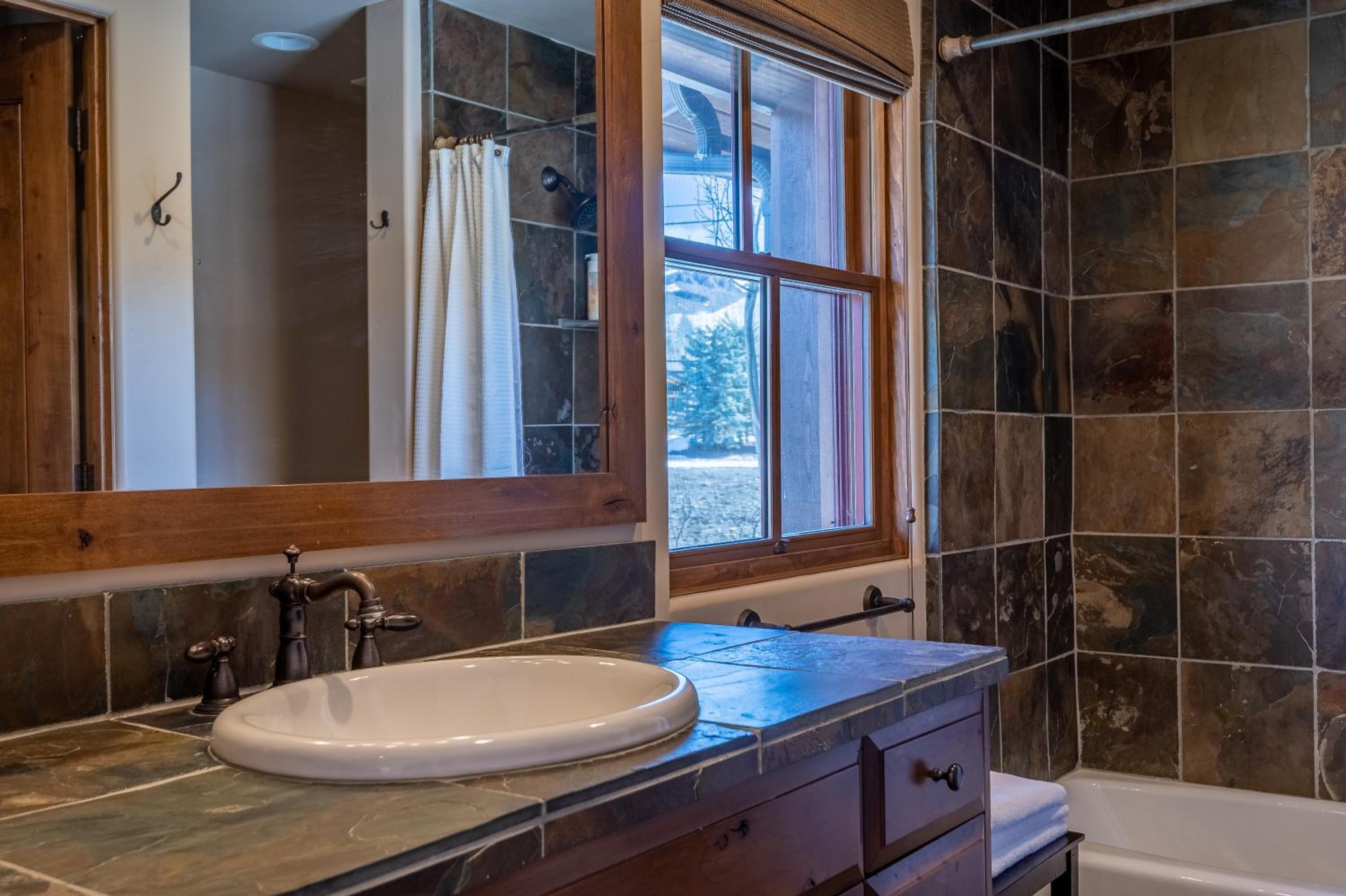 Ketchum Vacations - Skiview Townhome 1B - Property Image 6