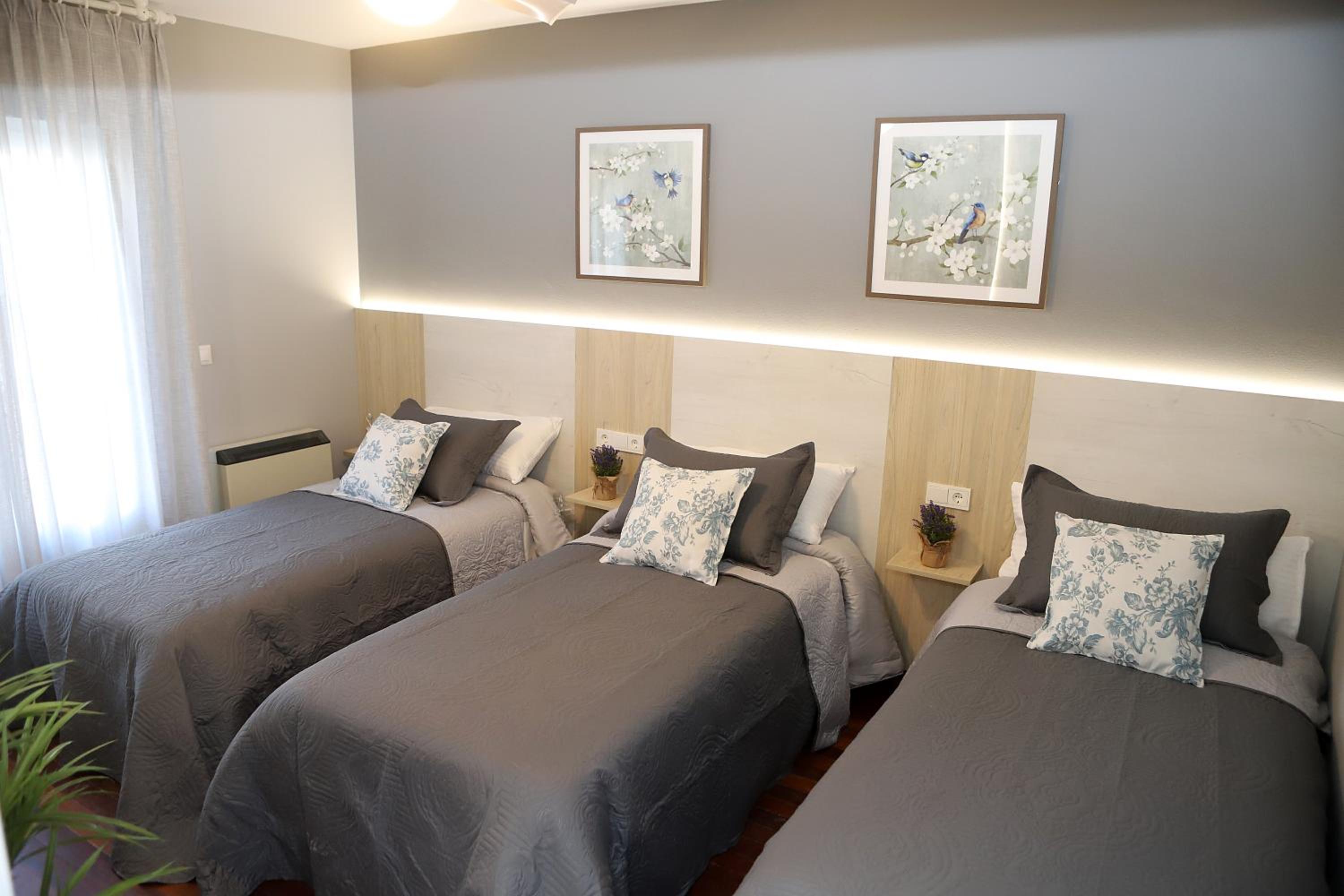 Pensión Atenea & Via Romana - Grupo Arcanos