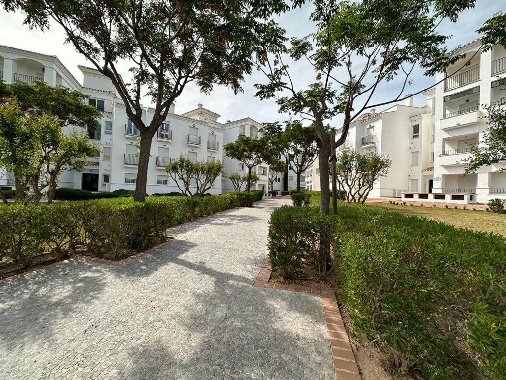 Apartamento en planta baja junto a la piscina