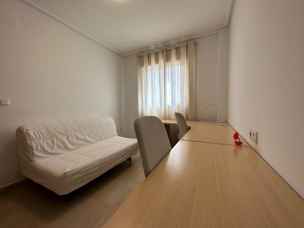 Apartamento en planta baja junto a la piscina