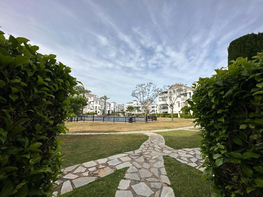Apartamento en planta baja junto a la piscina