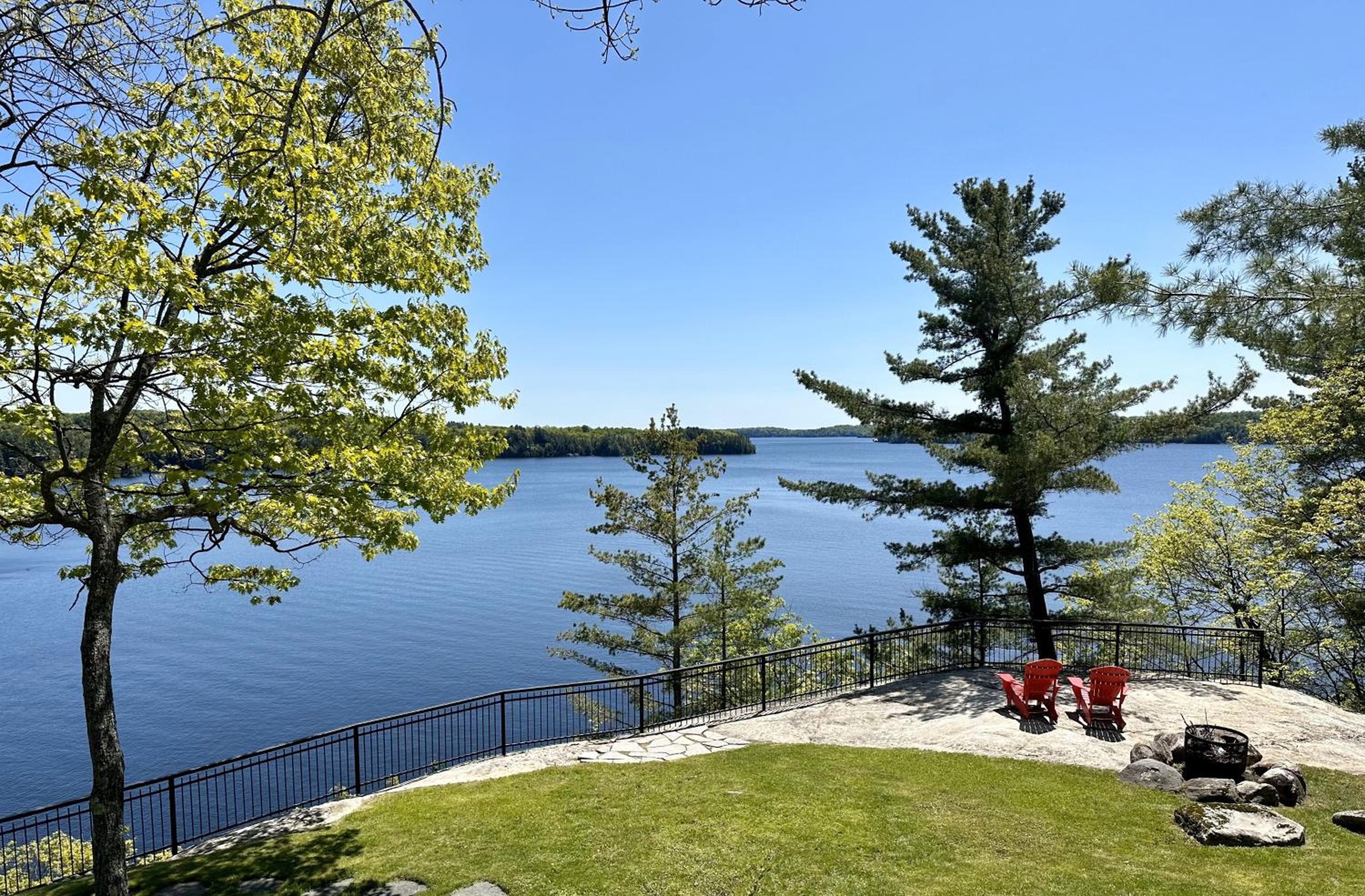 Lakefront Retreat Hot Tub Outdoor Sauna Dock Swim Stunning Views!