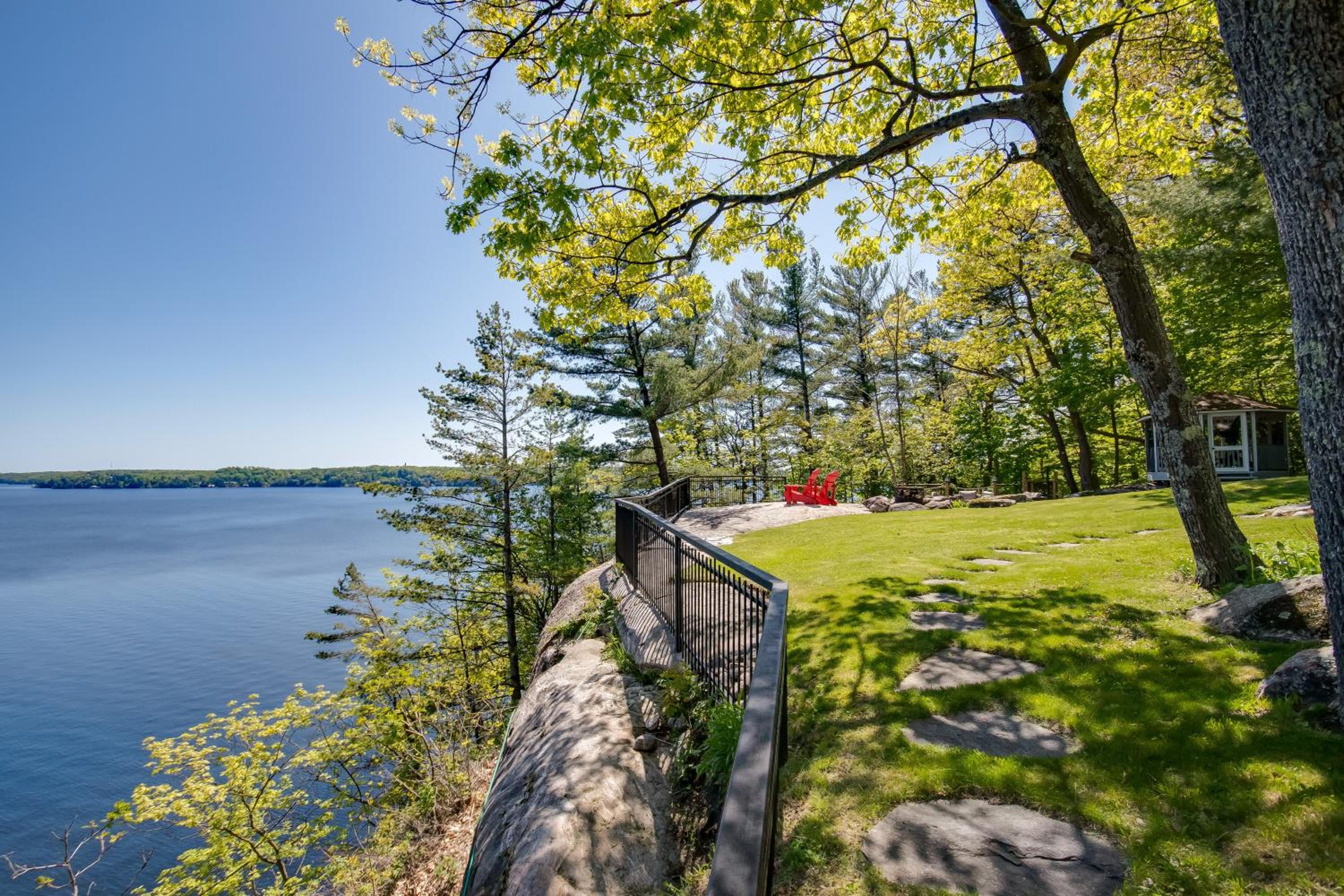 Lakefront Retreat Hot Tub Outdoor Sauna Dock Swim Stunning Views!