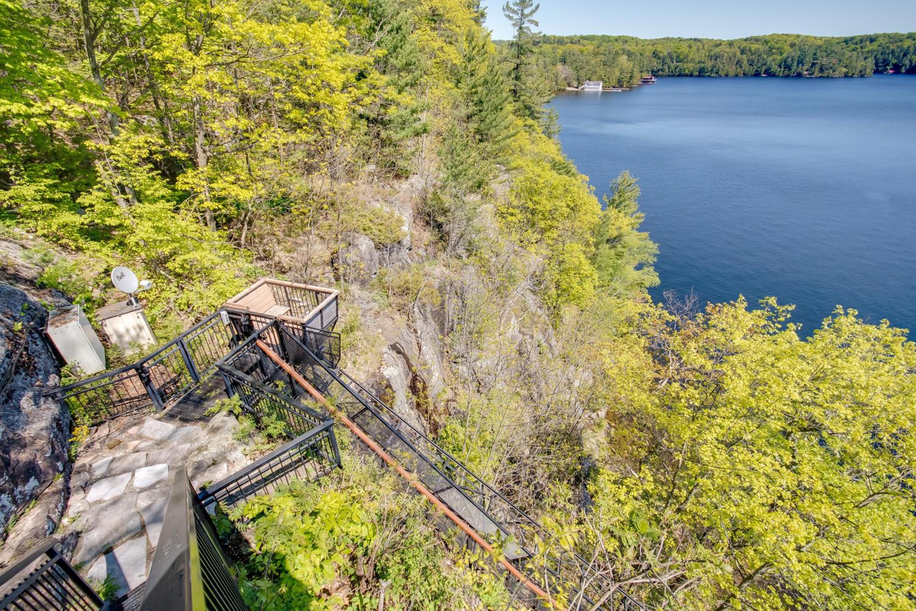 Lakefront Retreat Hot Tub Outdoor Sauna Dock Swim Stunning Views!
