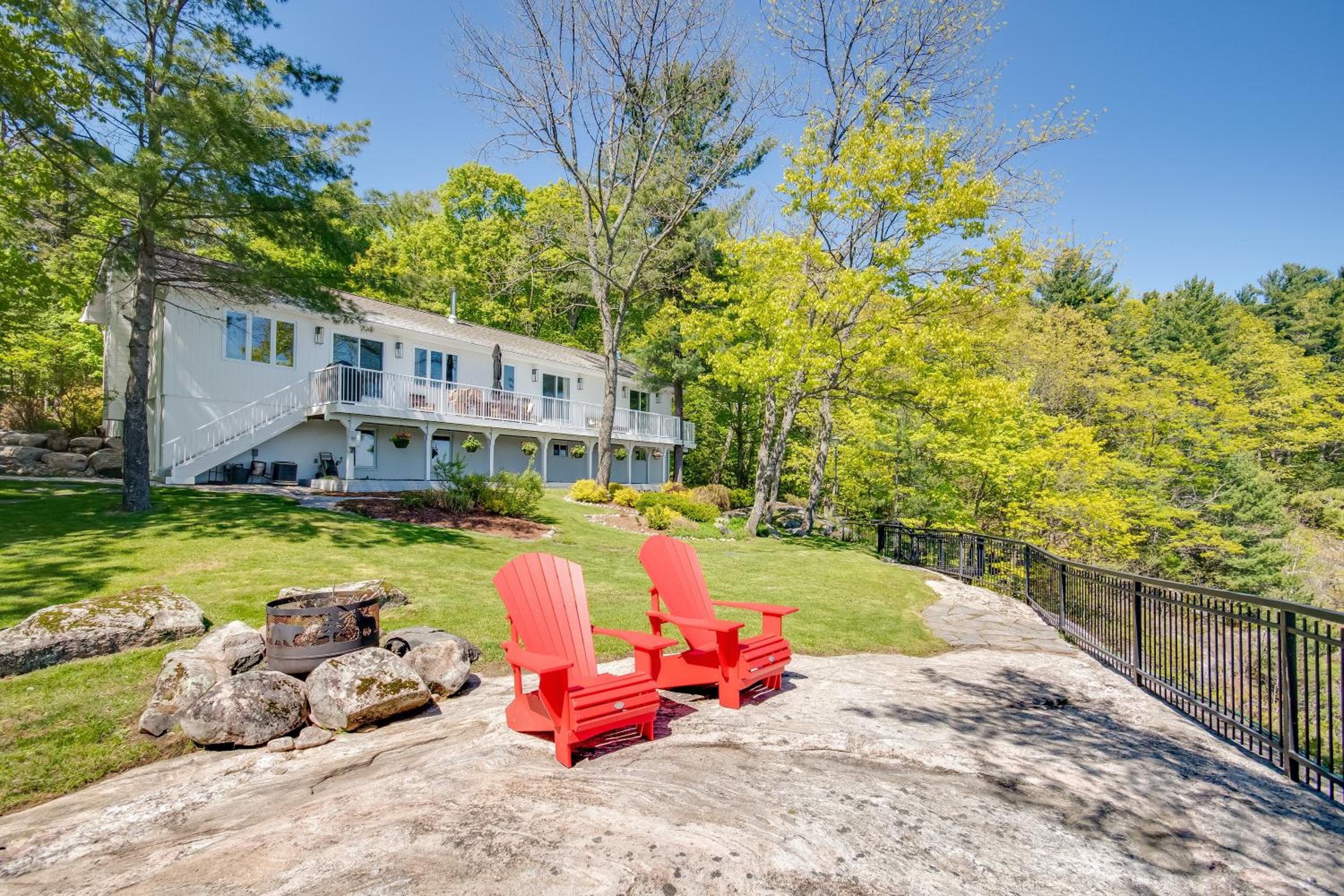 Lakefront Retreat Hot Tub Outdoor Sauna Dock Swim Stunning Views!