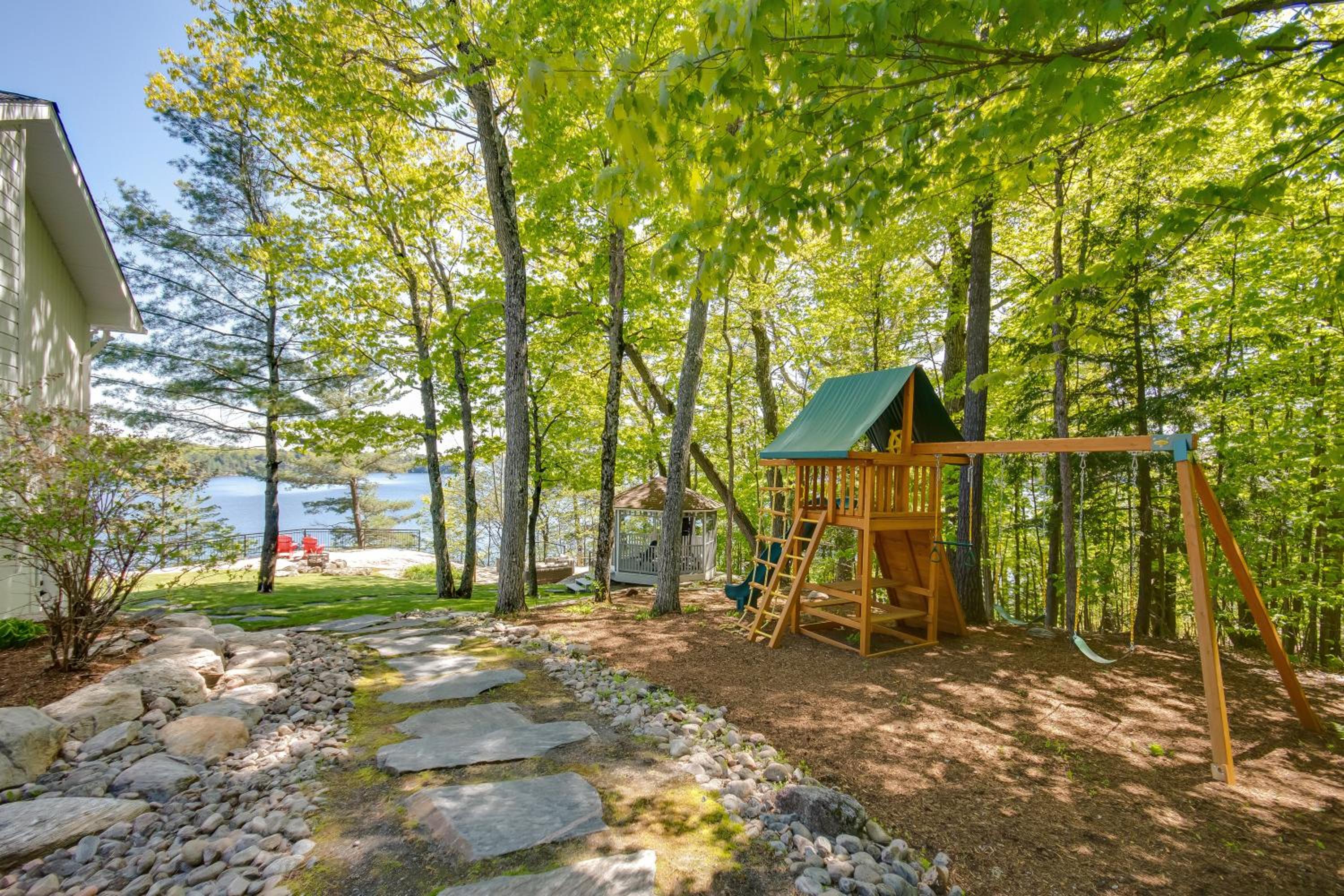 Lakefront Retreat Hot Tub Outdoor Sauna Dock Swim Stunning Views!
