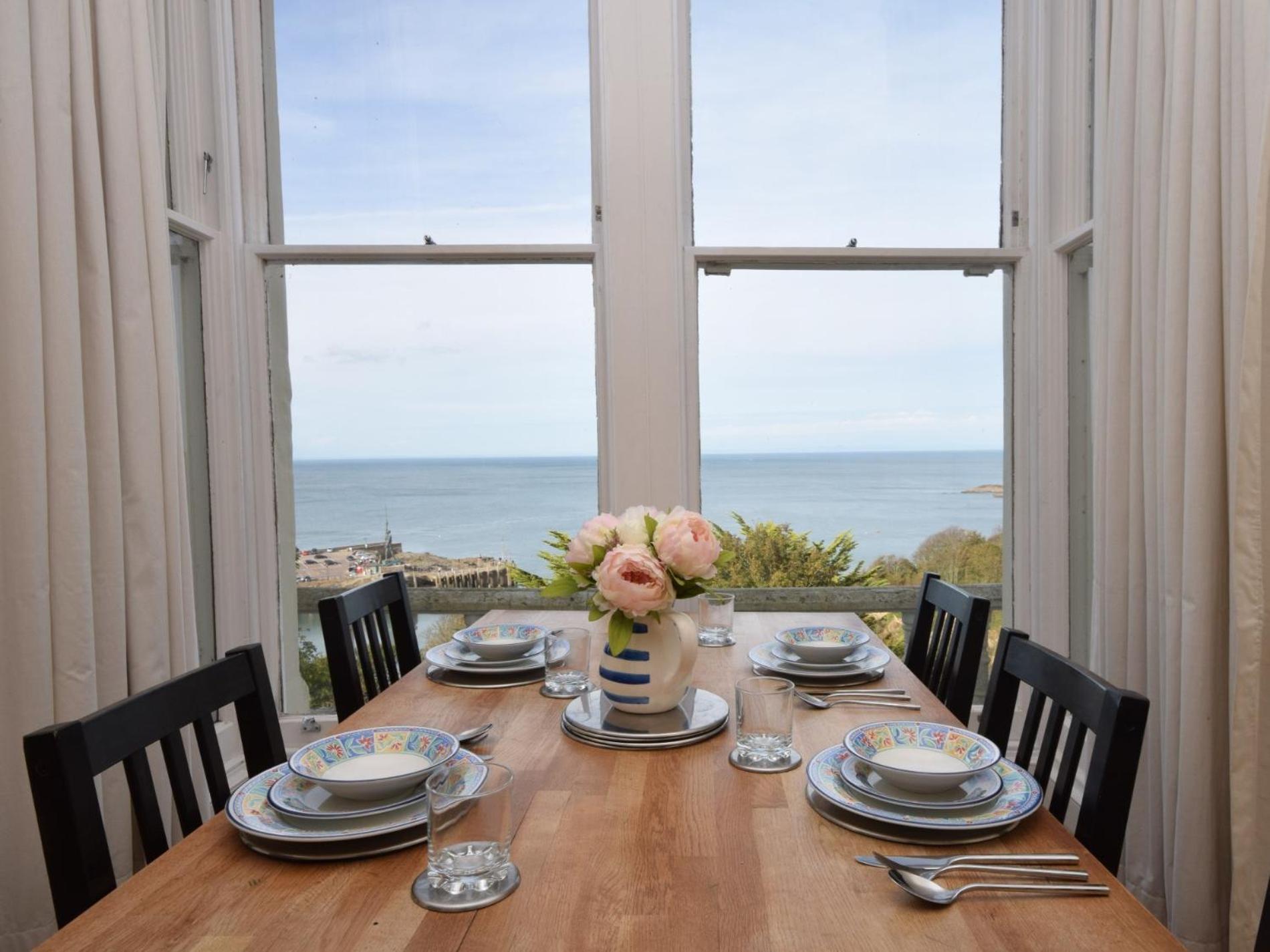 2 Bed in Ilfracombe oc-oedge view 3