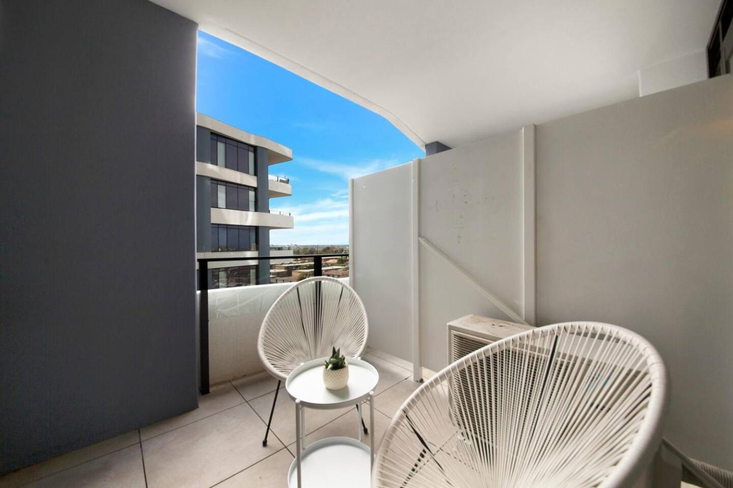 Cool and Contemporary on the City Edge