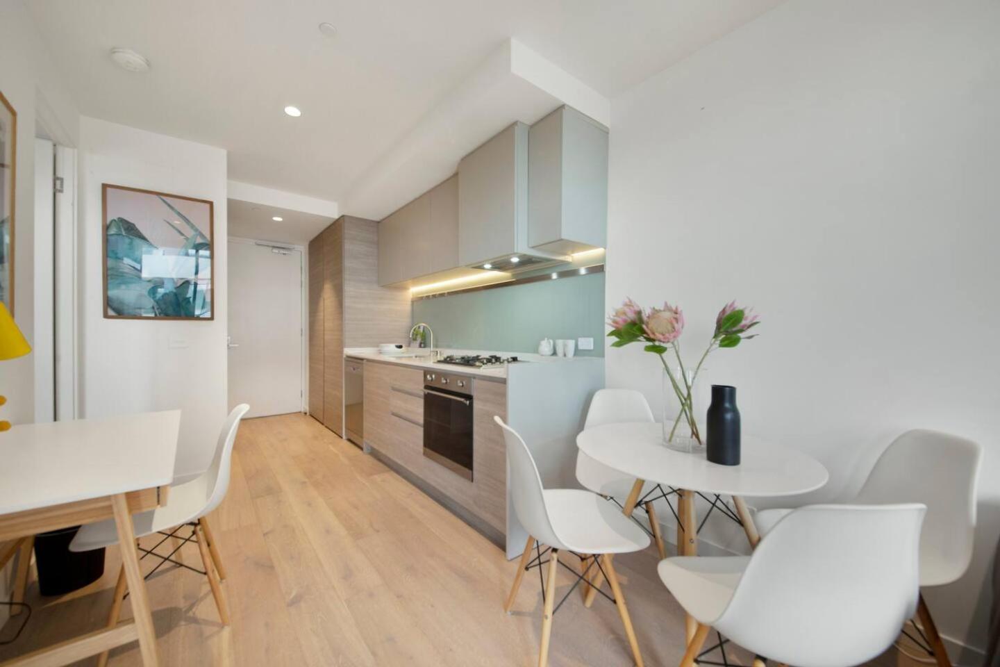 Cool and Contemporary on the City Edge