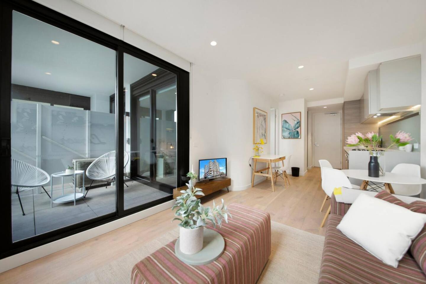 Cool and Contemporary on the City Edge