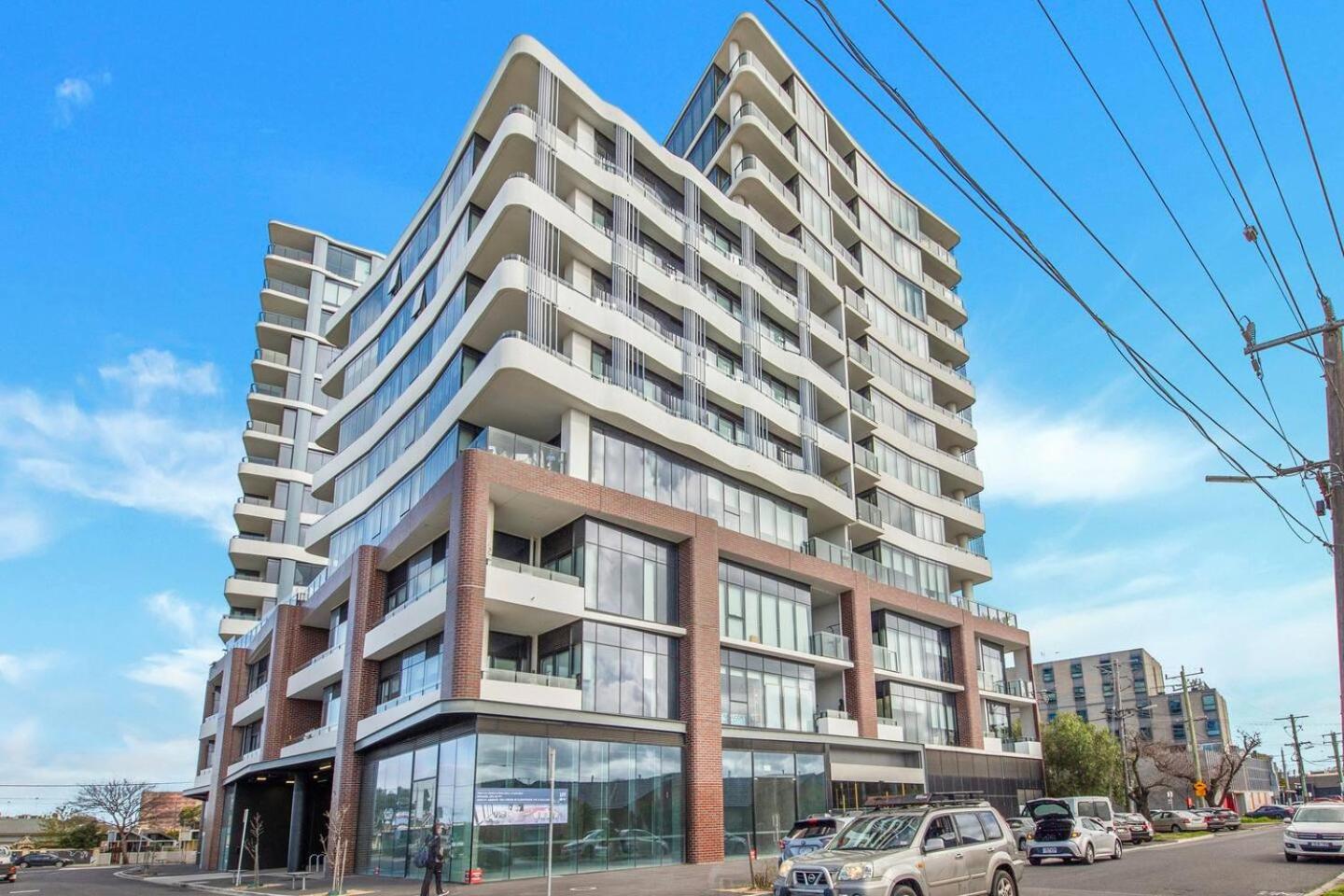 Cool and Contemporary on the City Edge