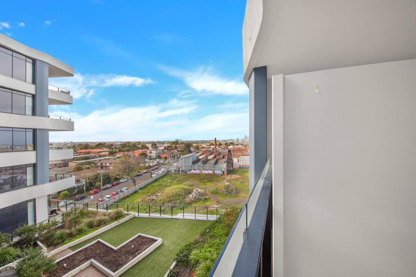 Cool and Contemporary on the City Edge