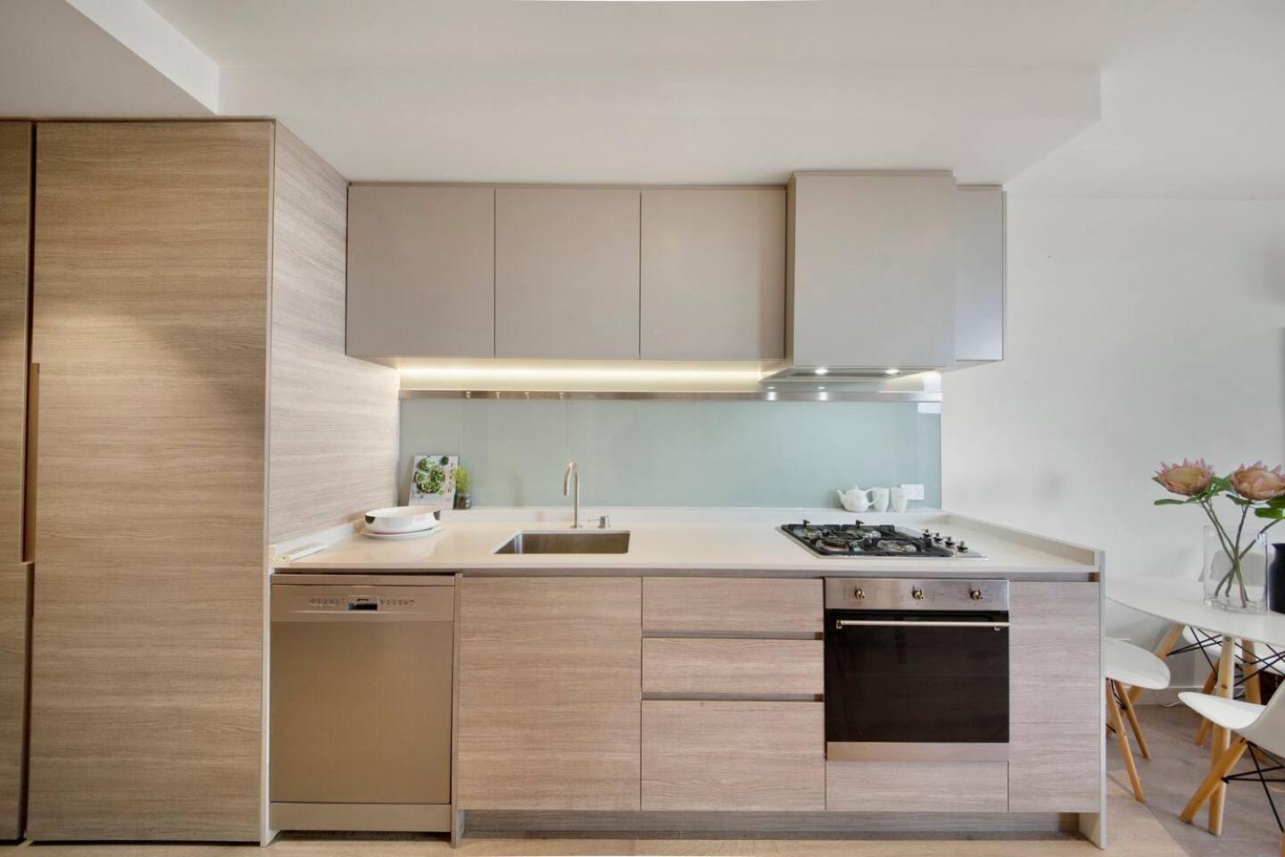 Cool and Contemporary on the City Edge
