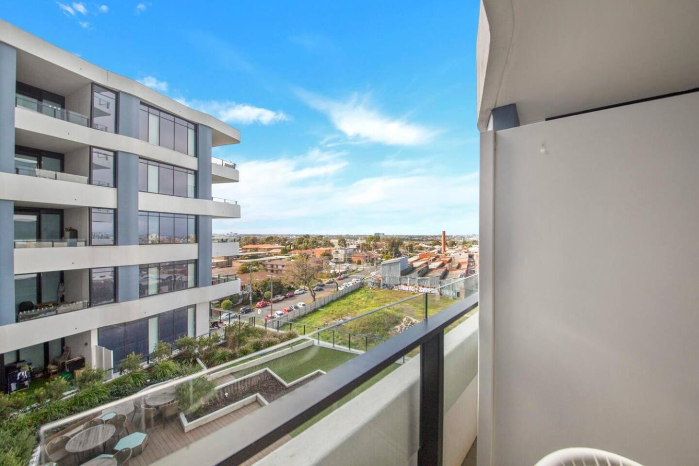 Cool and Contemporary on the City Edge