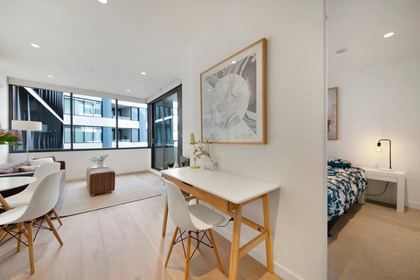 Cool and Contemporary on the City Edge