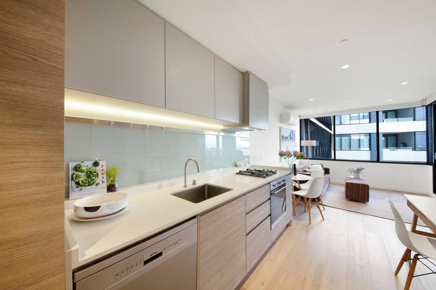 Cool and Contemporary on the City Edge