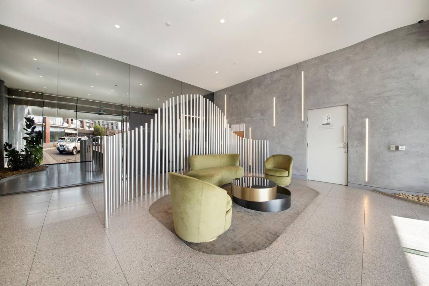 Cool and Contemporary on the City Edge